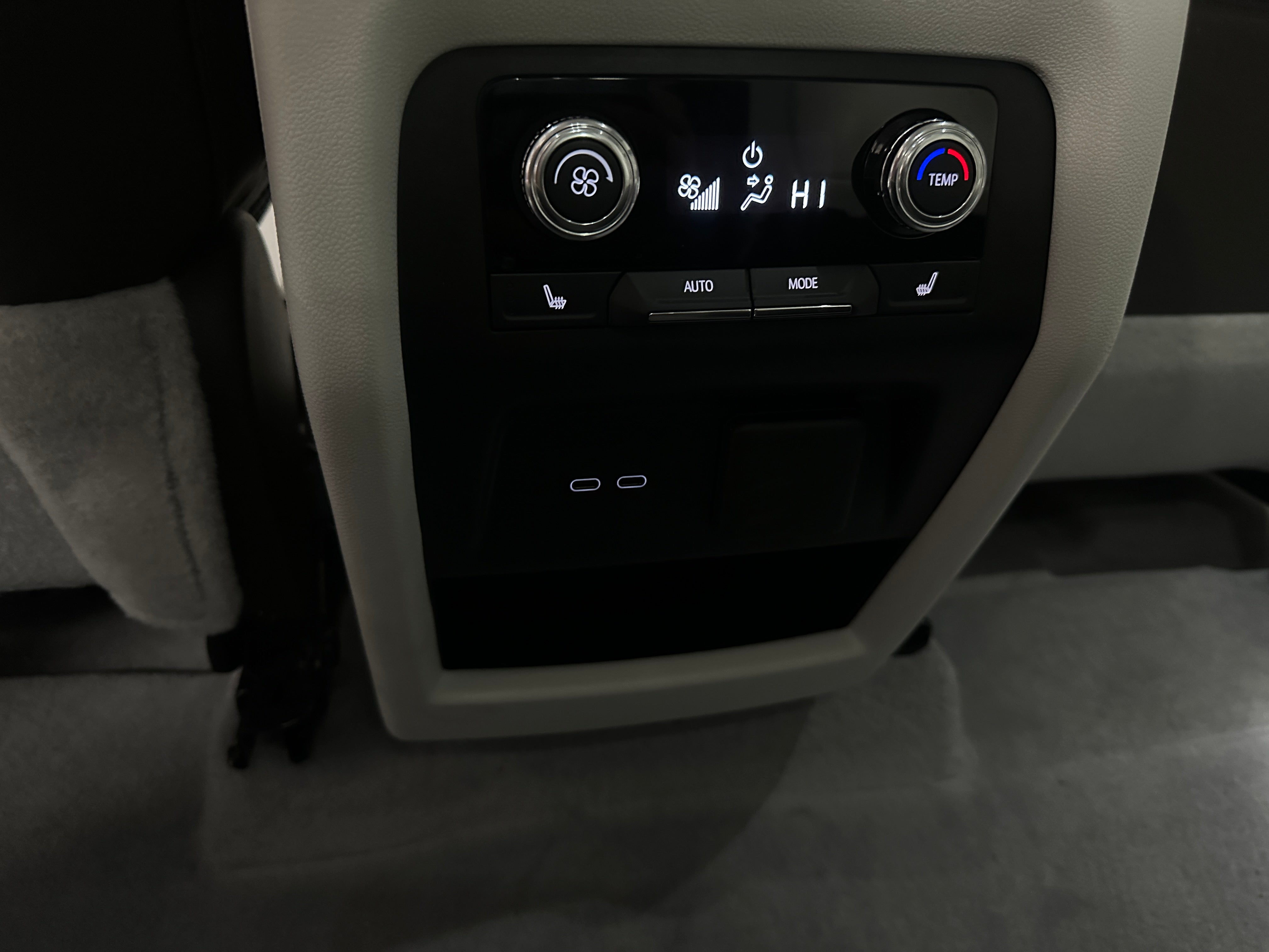 2025 GMC Acadia Denali - Photo 8