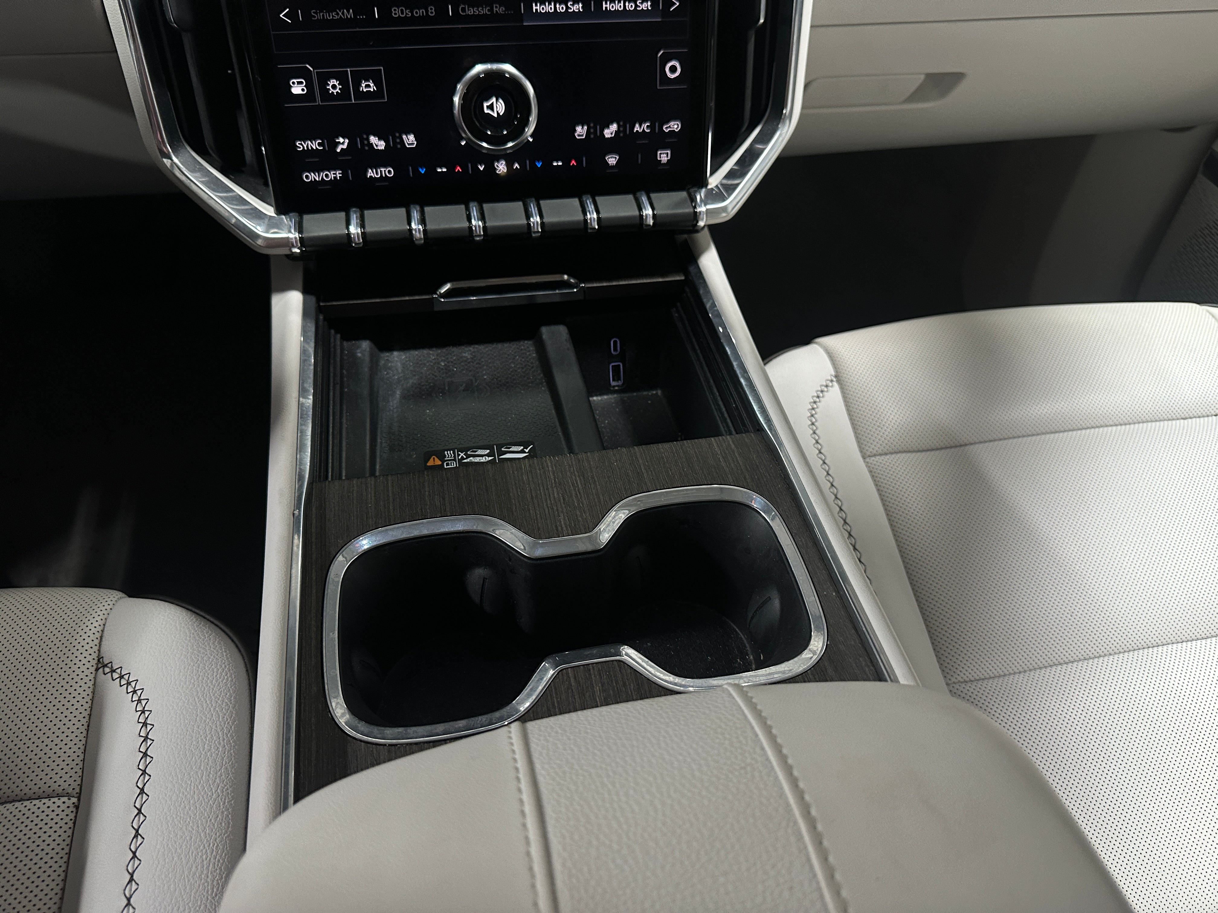 2025 GMC Acadia Denali - Photo 9