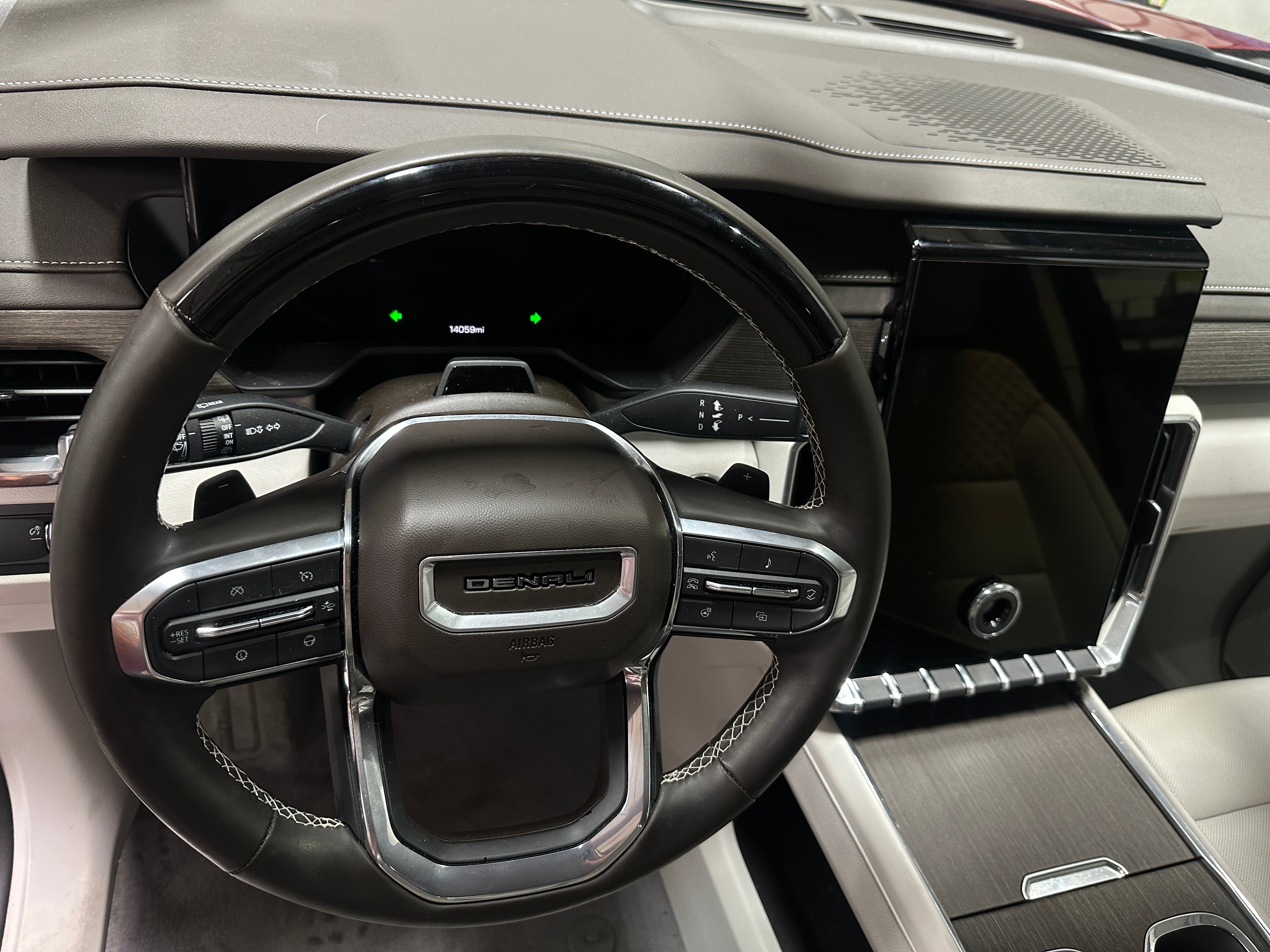 2025 GMC Acadia Denali - Photo 11