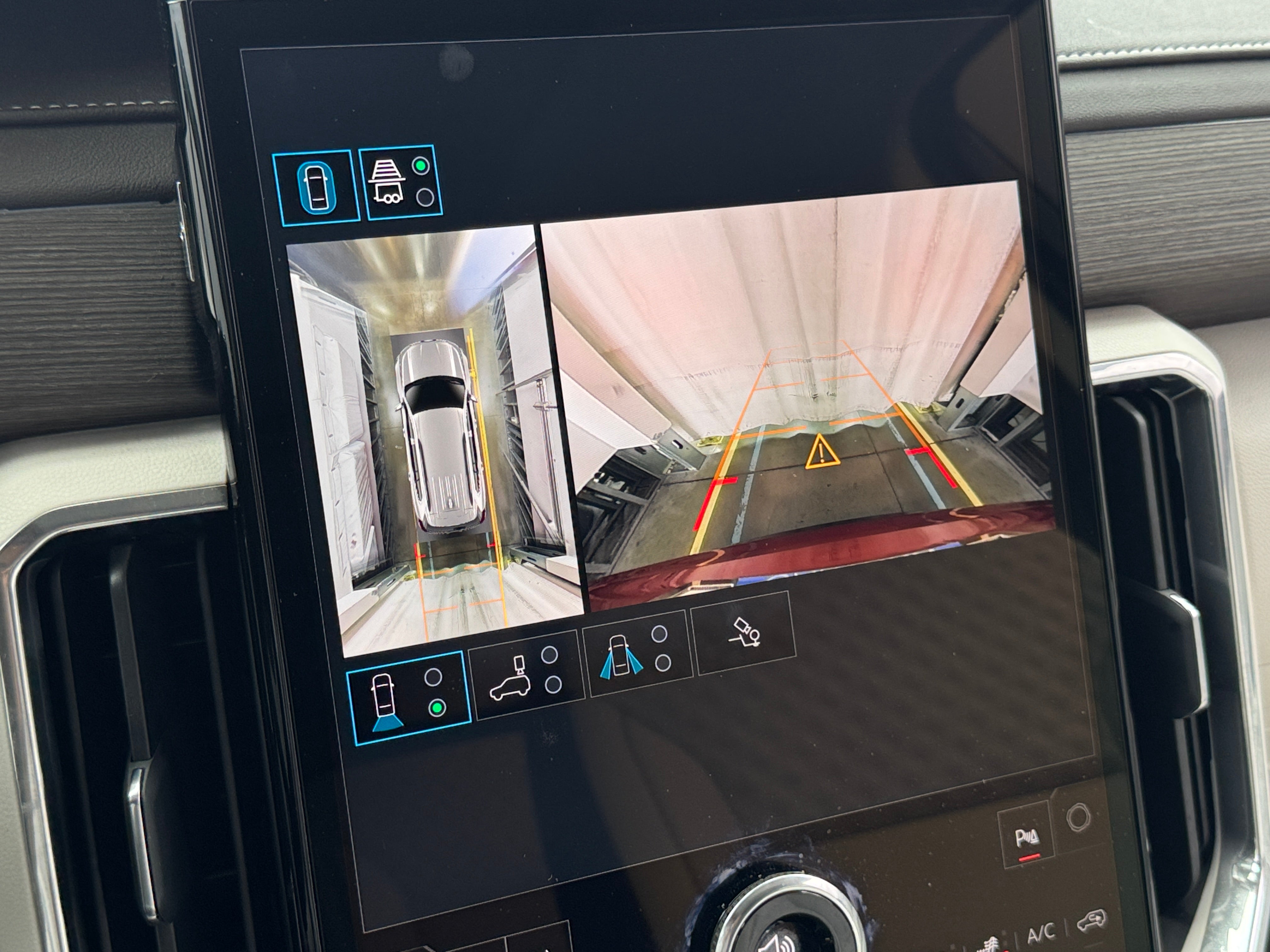 2025 GMC Acadia Denali - Photo 16