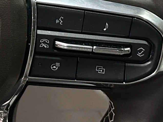 2025 GMC Acadia Denali - Photo 24