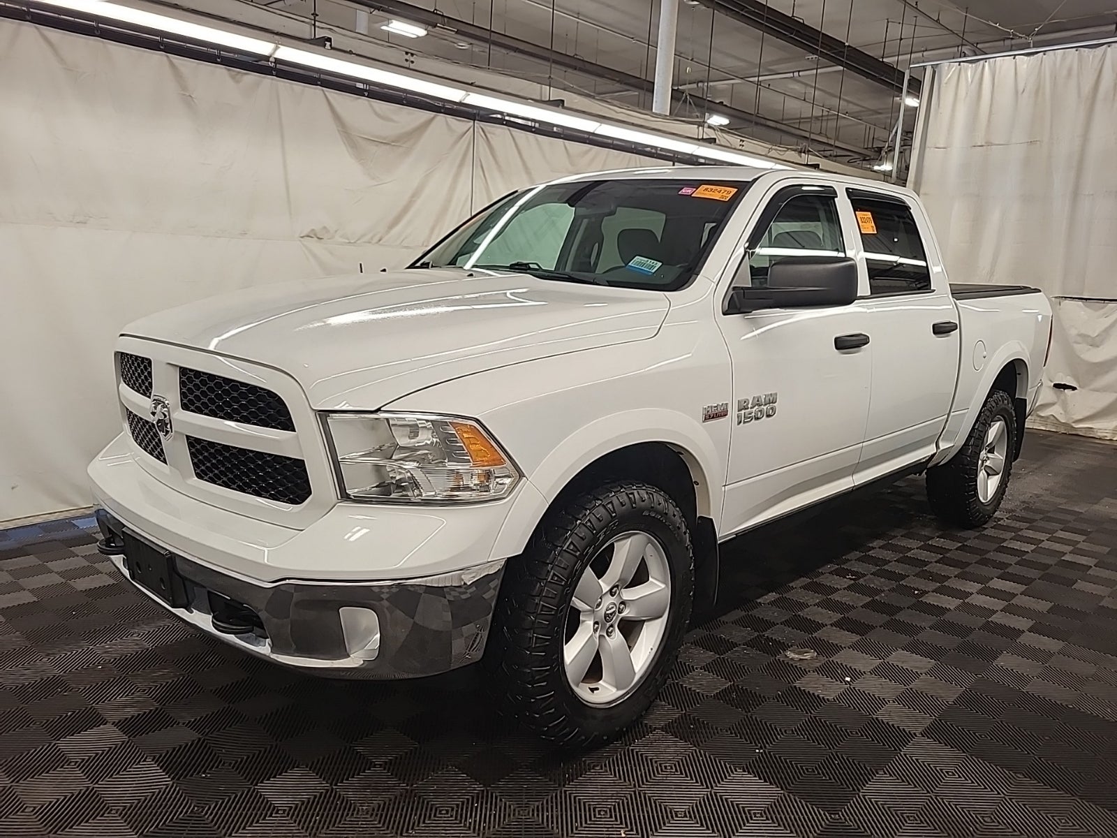 2016 Ram 1500 4WD Crew Cab 140.5" Outdoorsman
