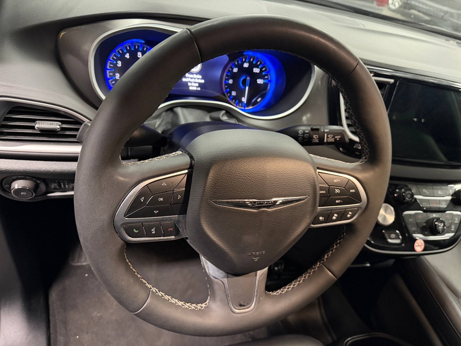 Thumbnail: 2025 Chrysler Pacifica - 4