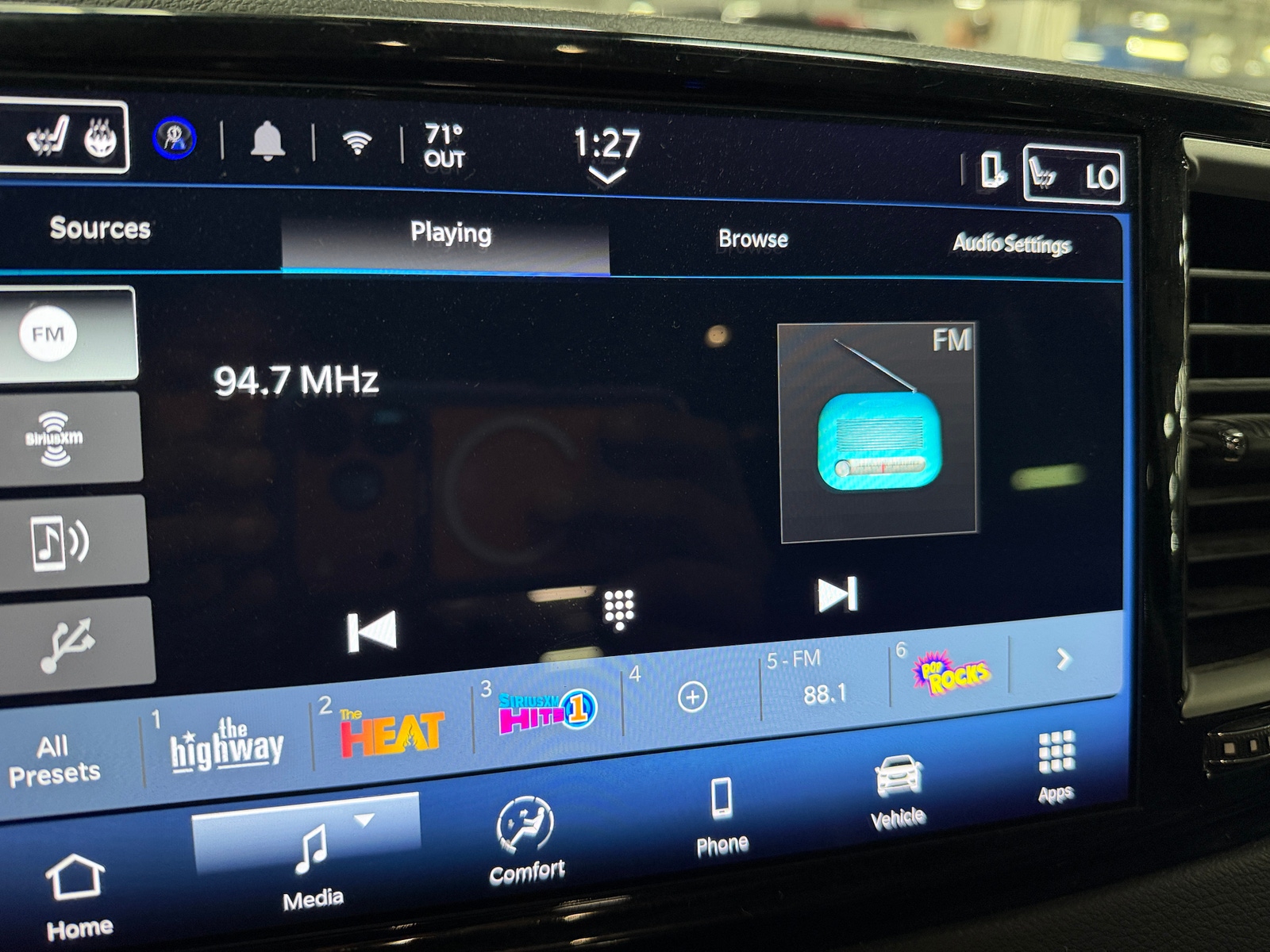 Thumbnail: 2025 Chrysler Pacifica - 3