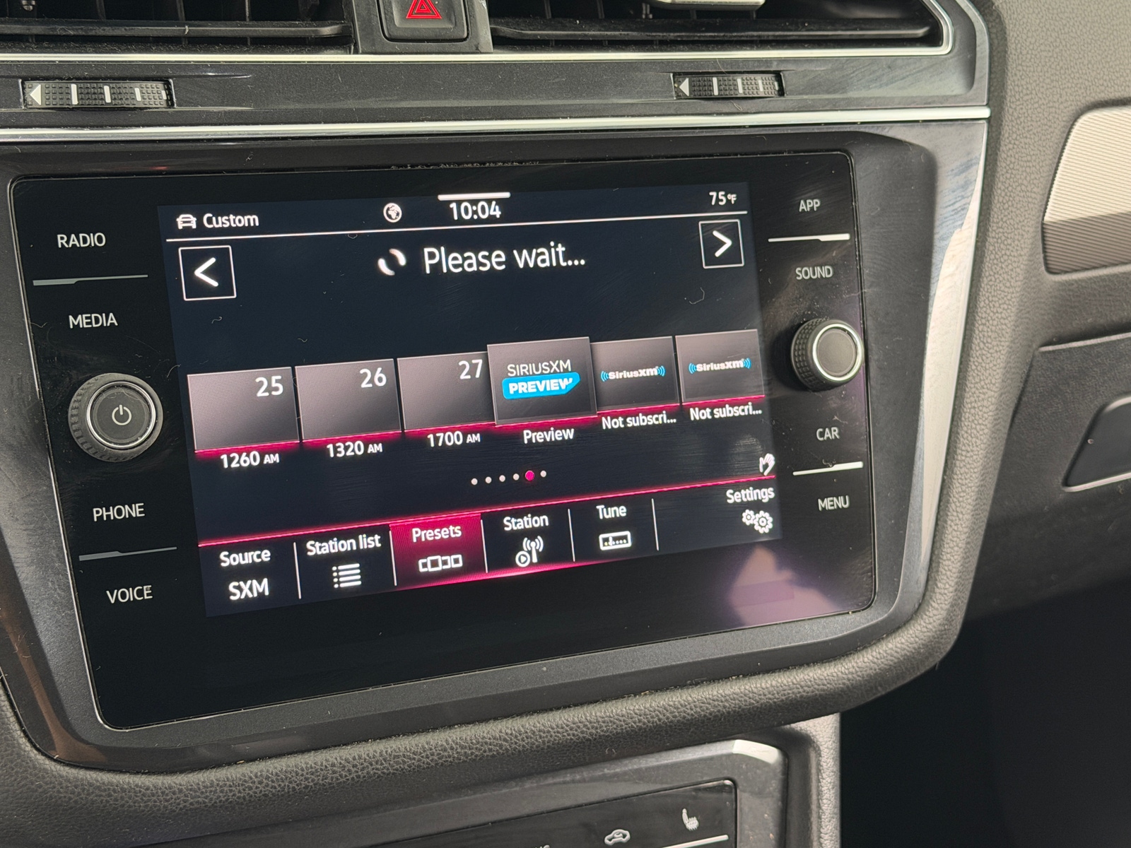 Thumbnail: 2022 Volkswagen Tiguan - 4