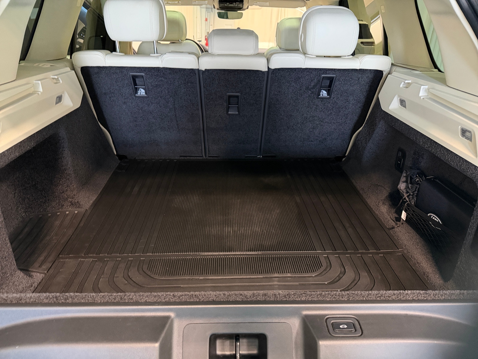 Thumbnail: 2023 Land Rover Range Rover - 6