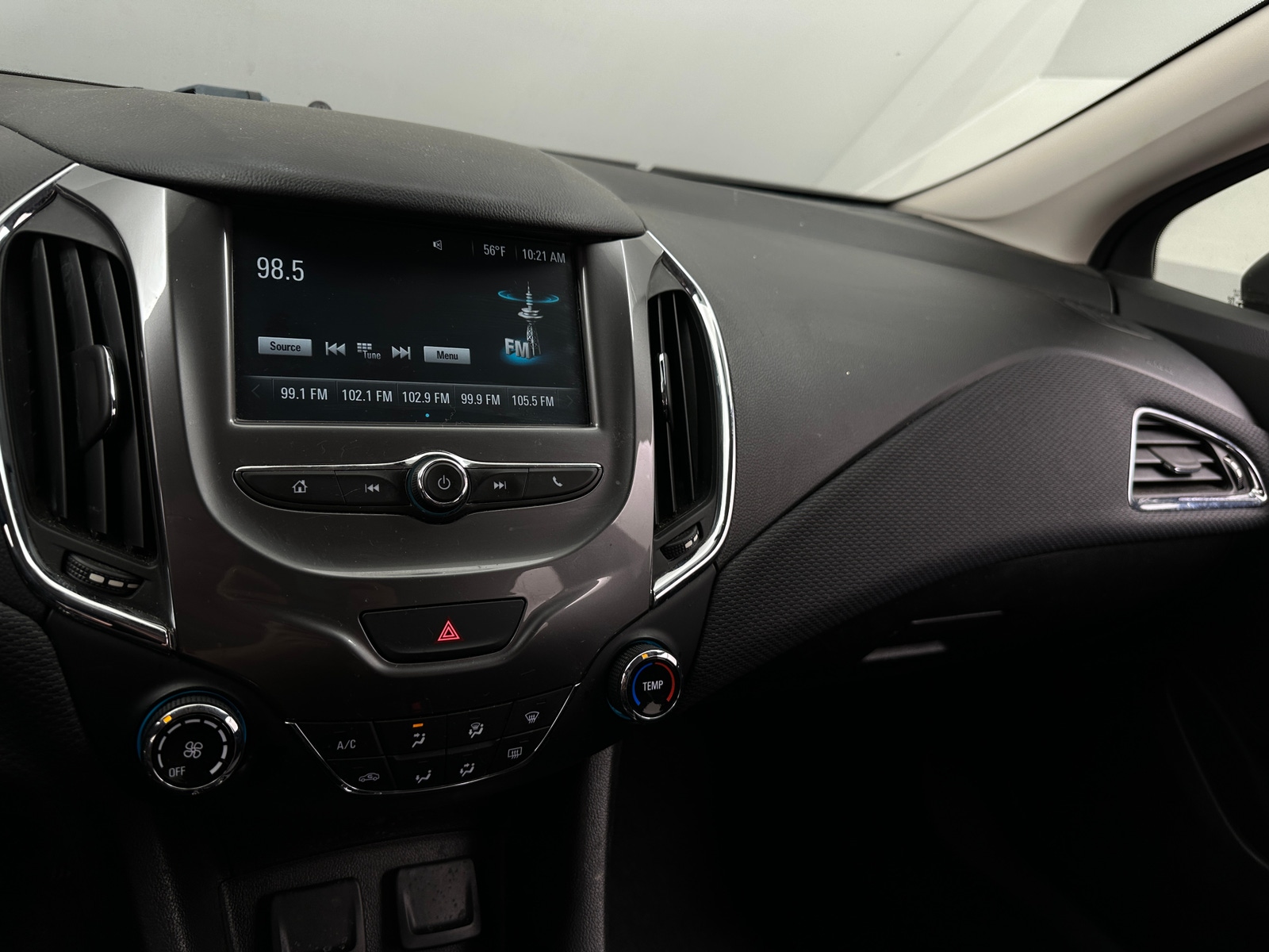 Thumbnail: 2018 Chevrolet Cruze - 4