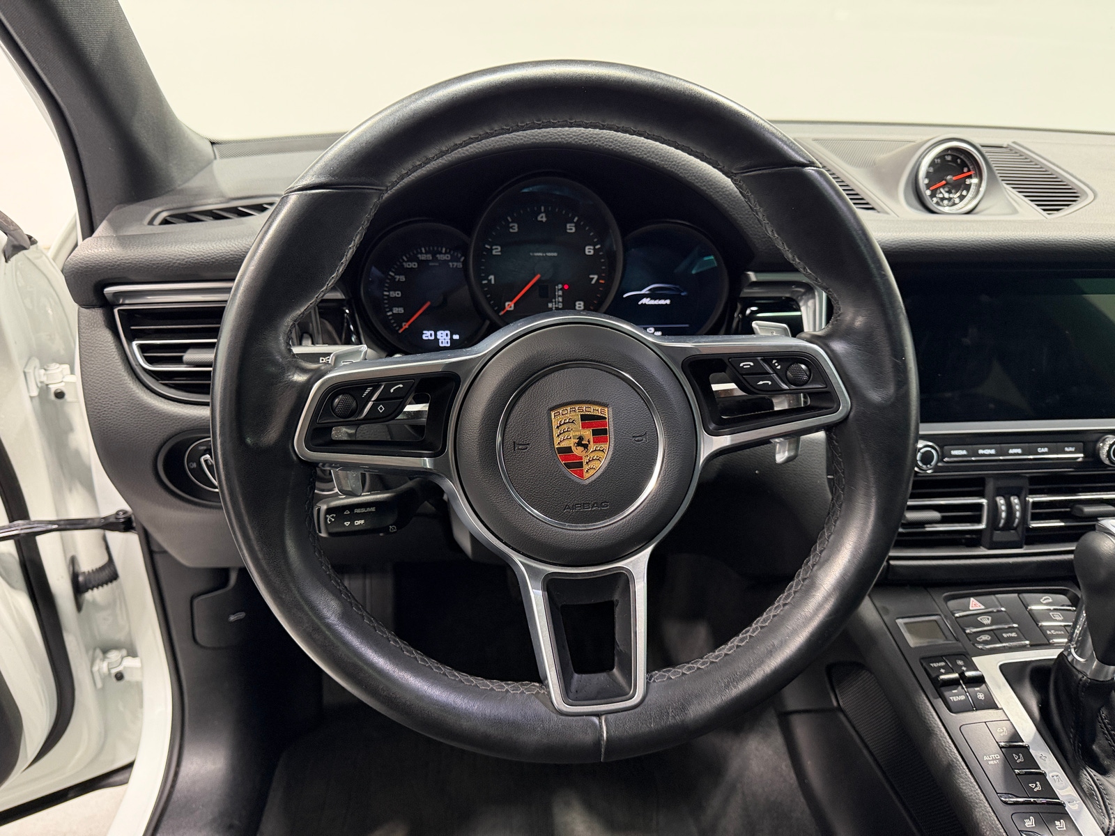 Thumbnail: 2021 Porsche Macan - 4