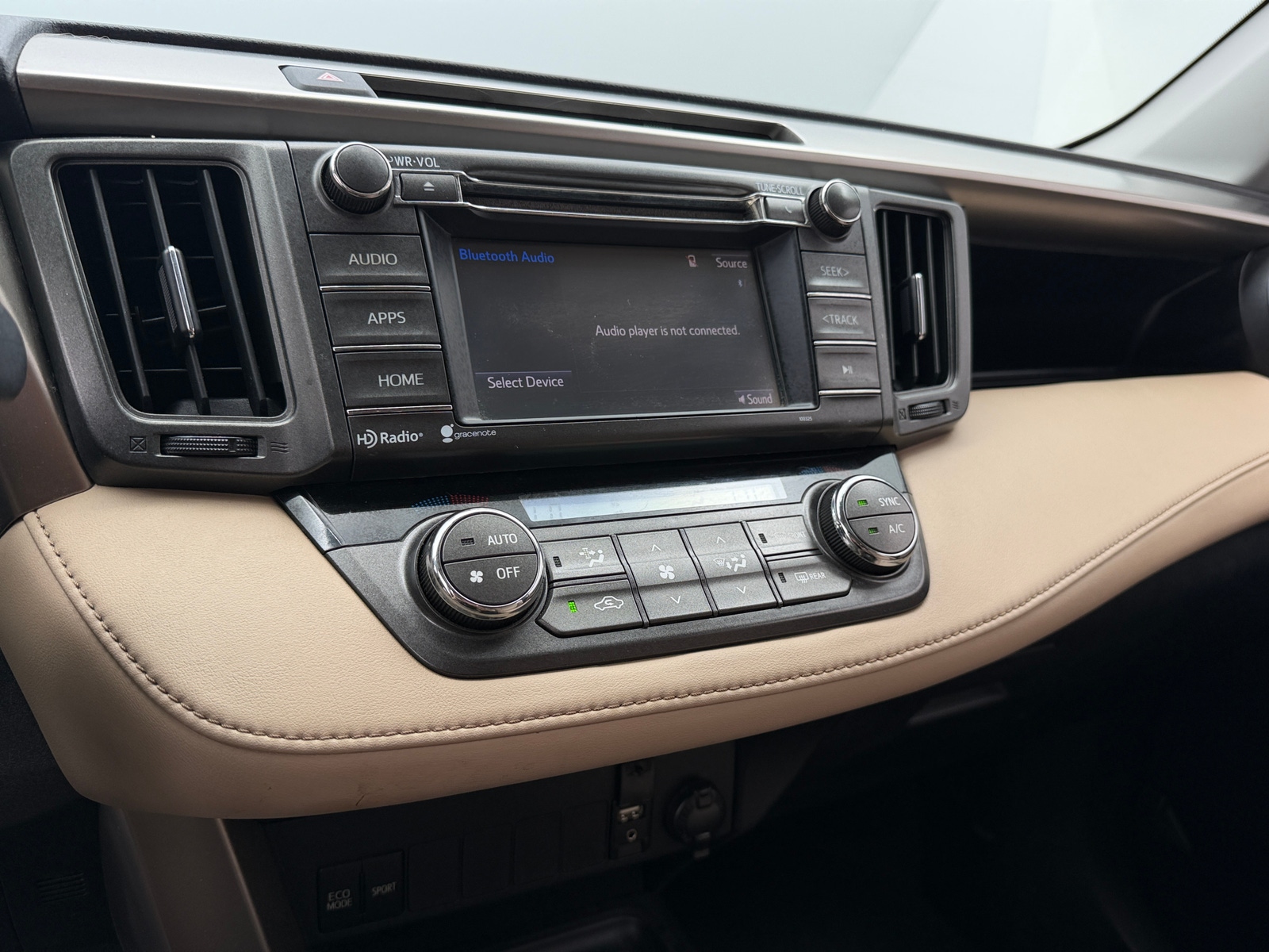 Thumbnail: 2015 Toyota RAV4 - 4