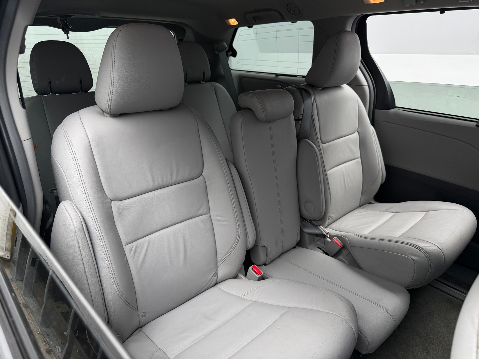 Thumbnail: 2016 Toyota Sienna - 5