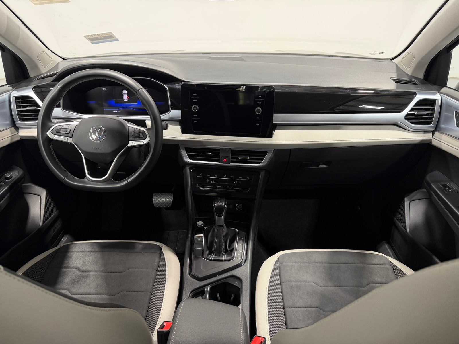 Thumbnail: 2025 Volkswagen Taos - 3