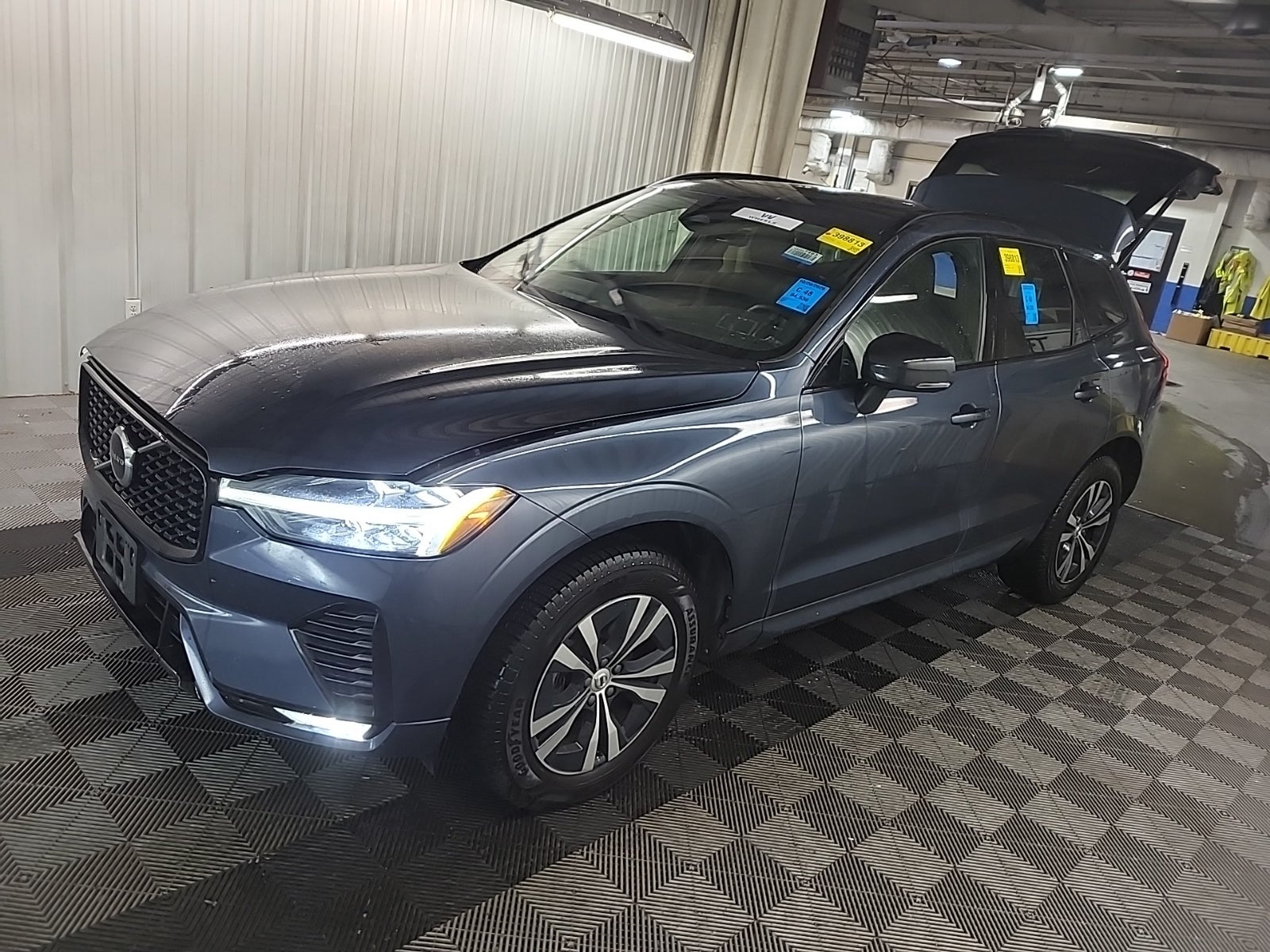 2024 Volvo XC60 Core Dark Theme