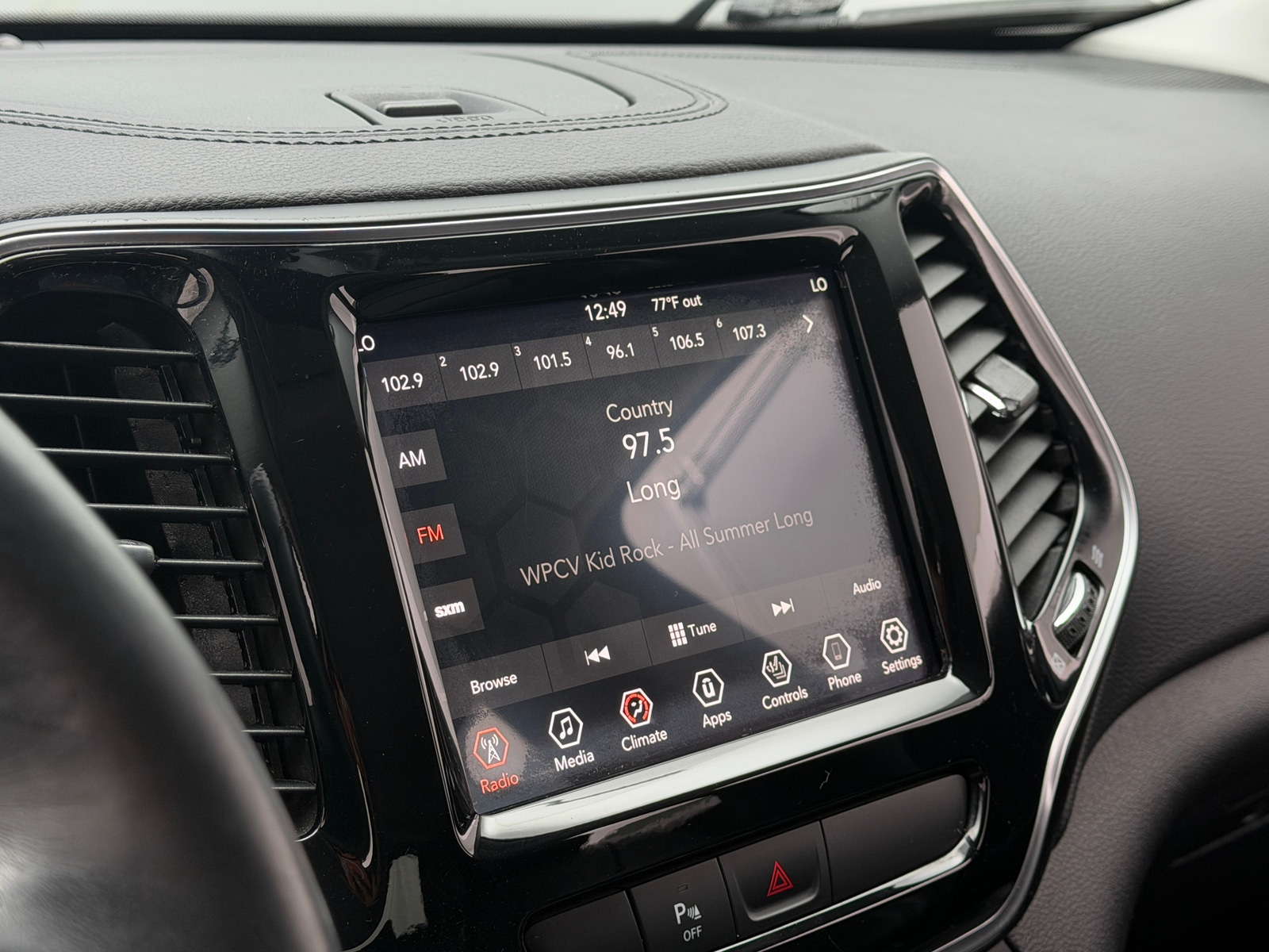 Thumbnail: 2019 Jeep Cherokee - 3