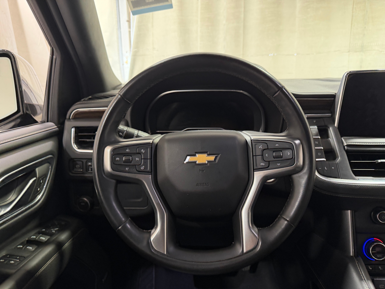 Thumbnail: 2023 Chevrolet Suburban - 4