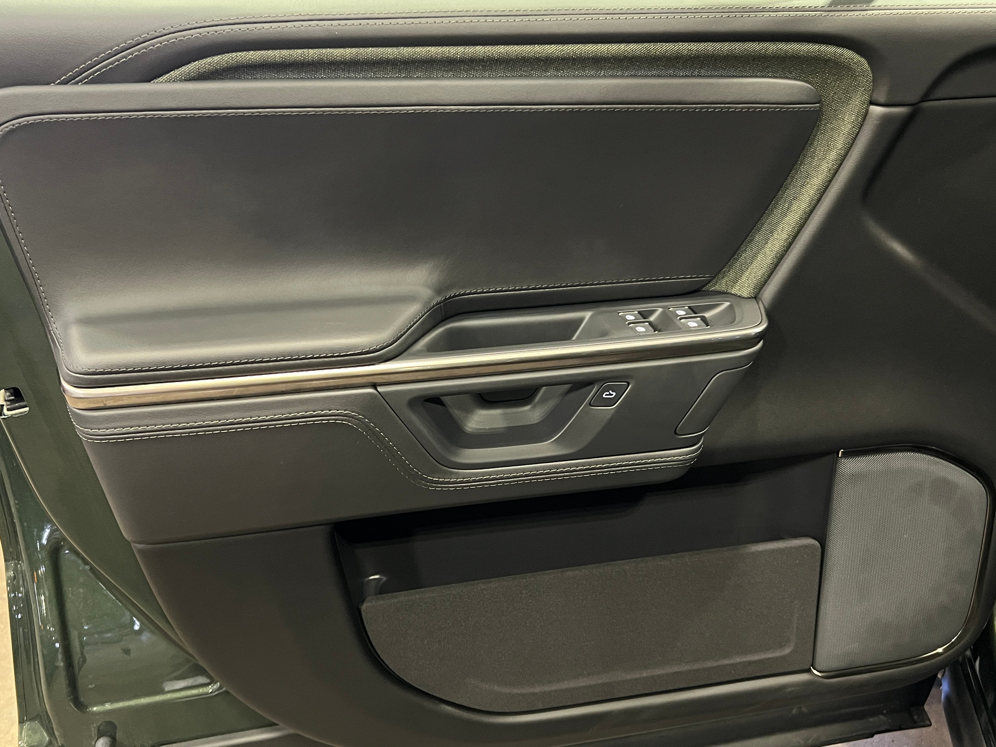 Used 2025 Rivian R1S Adventure with VIN 7PDSGBBA8SN049855 for sale in Auburn, WA