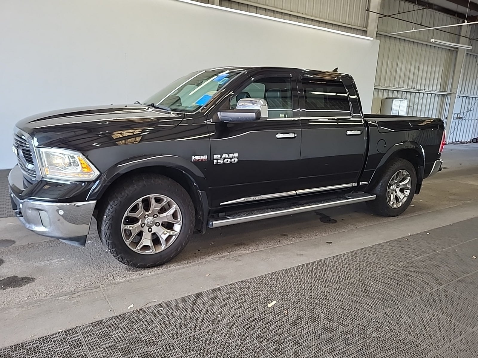2015 Ram 1500 4WD Crew Cab 140.5" Laramie Limited 2.0