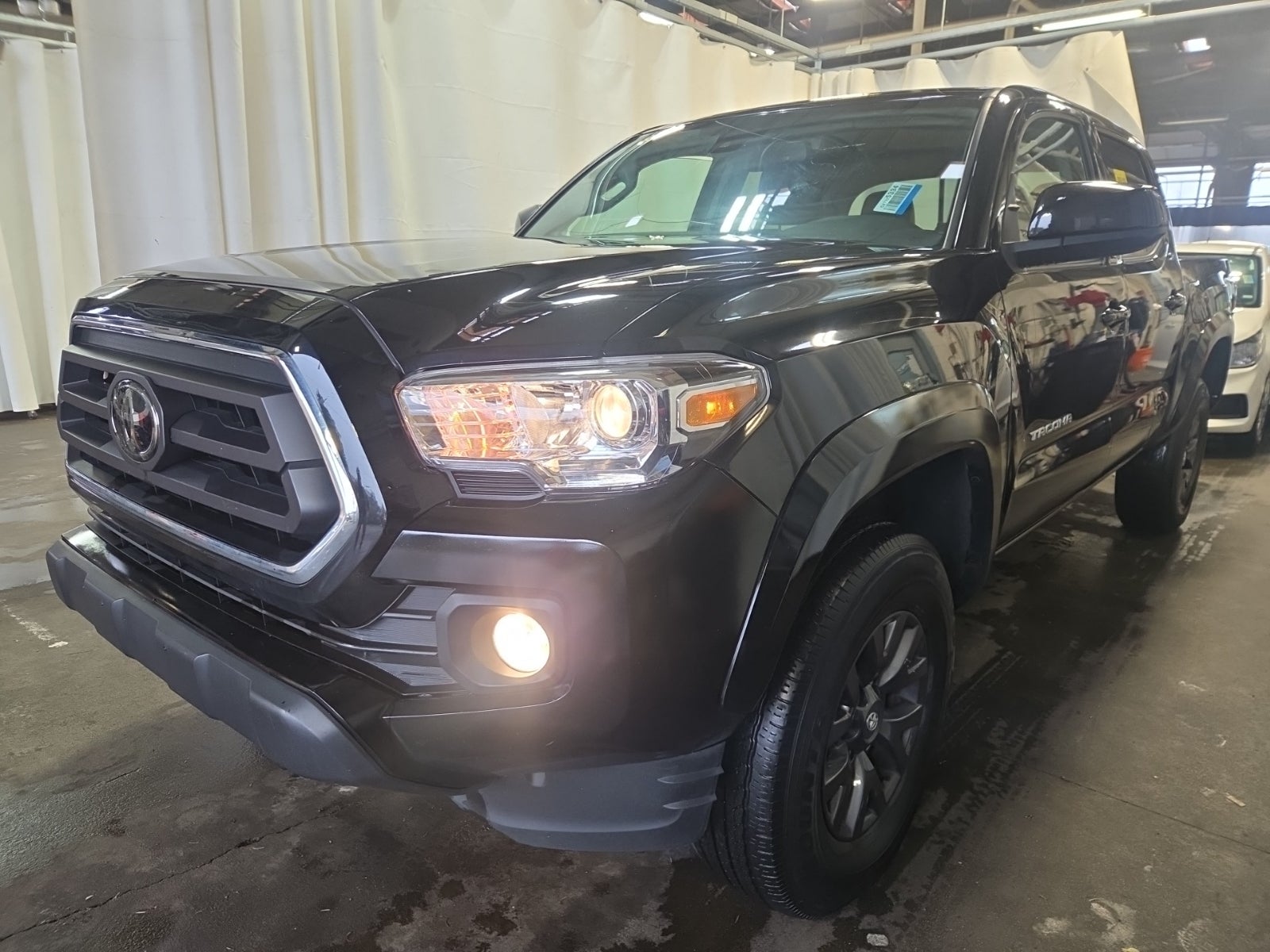 2022 Toyota Tacoma SR5 Double Cab 5' Bed V6 At
