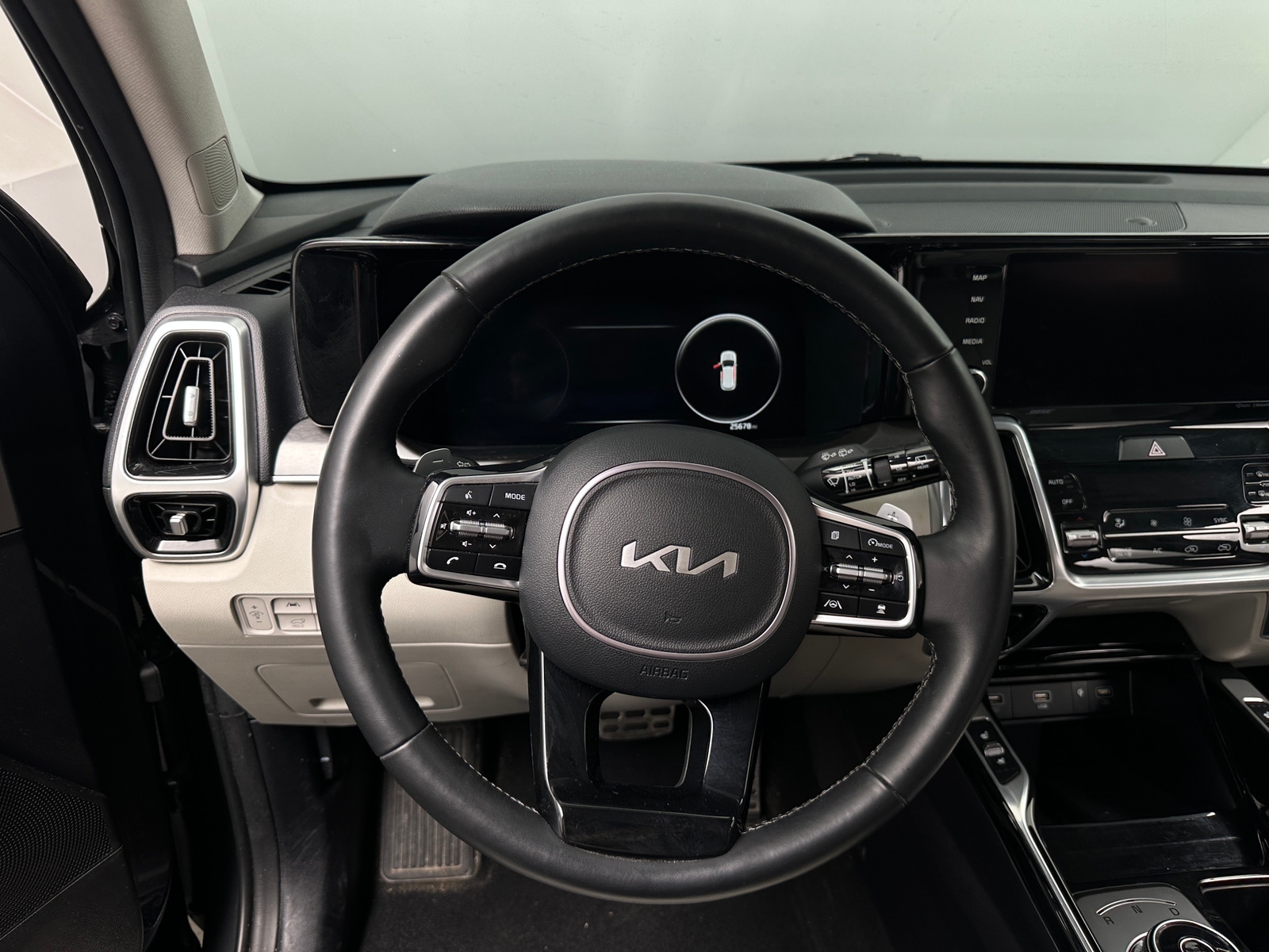 Thumbnail: 2023 Kia Sorento - 4