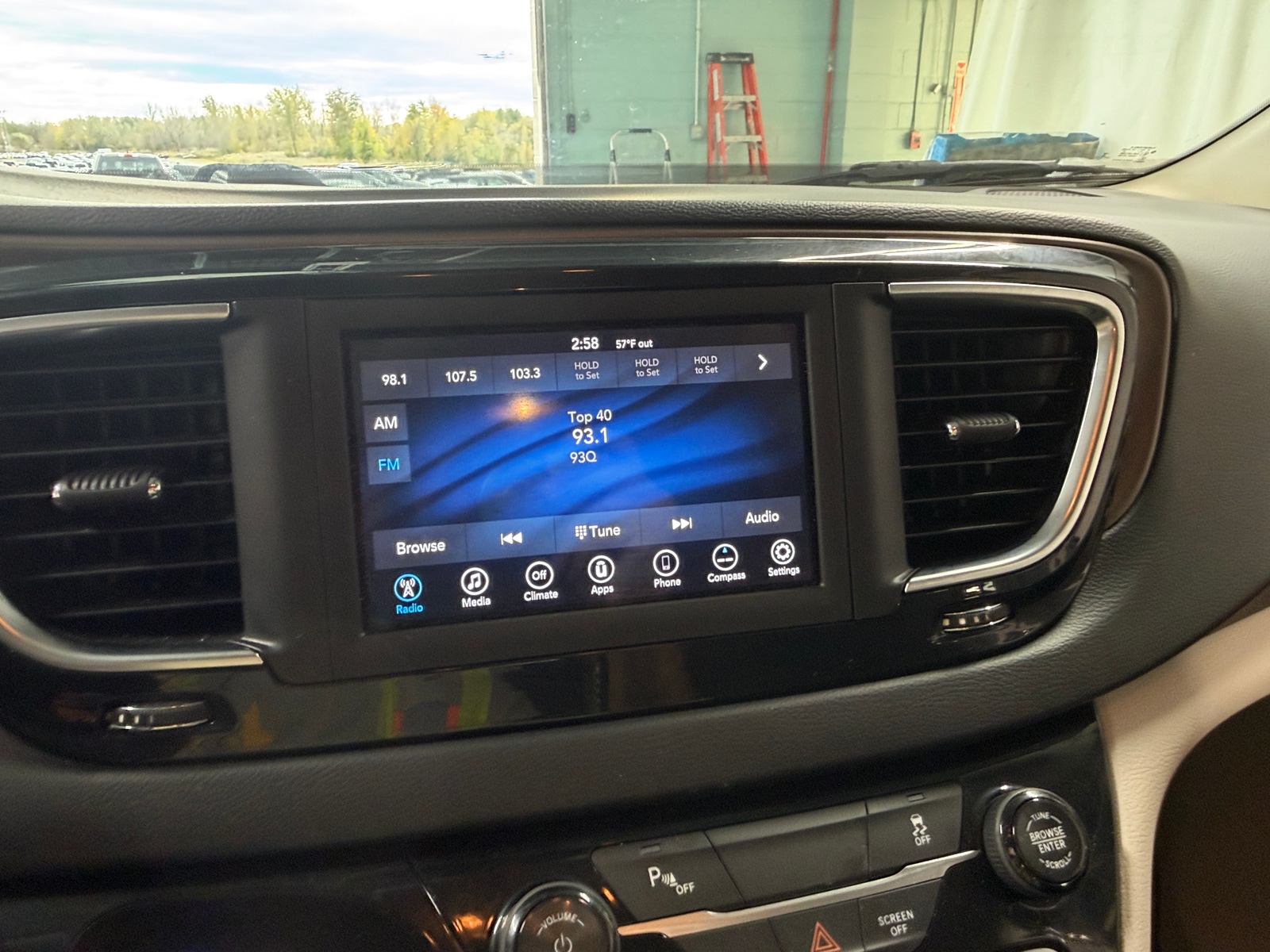 Thumbnail: 2019 Chrysler Pacifica - 4