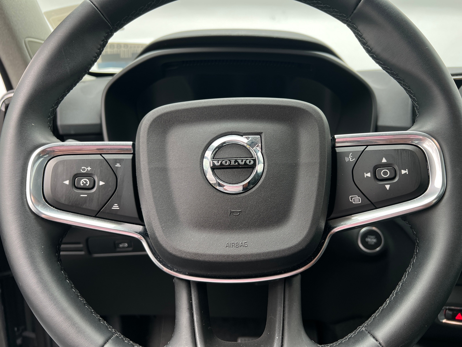 Thumbnail: 2026 Volvo XC40 - 5