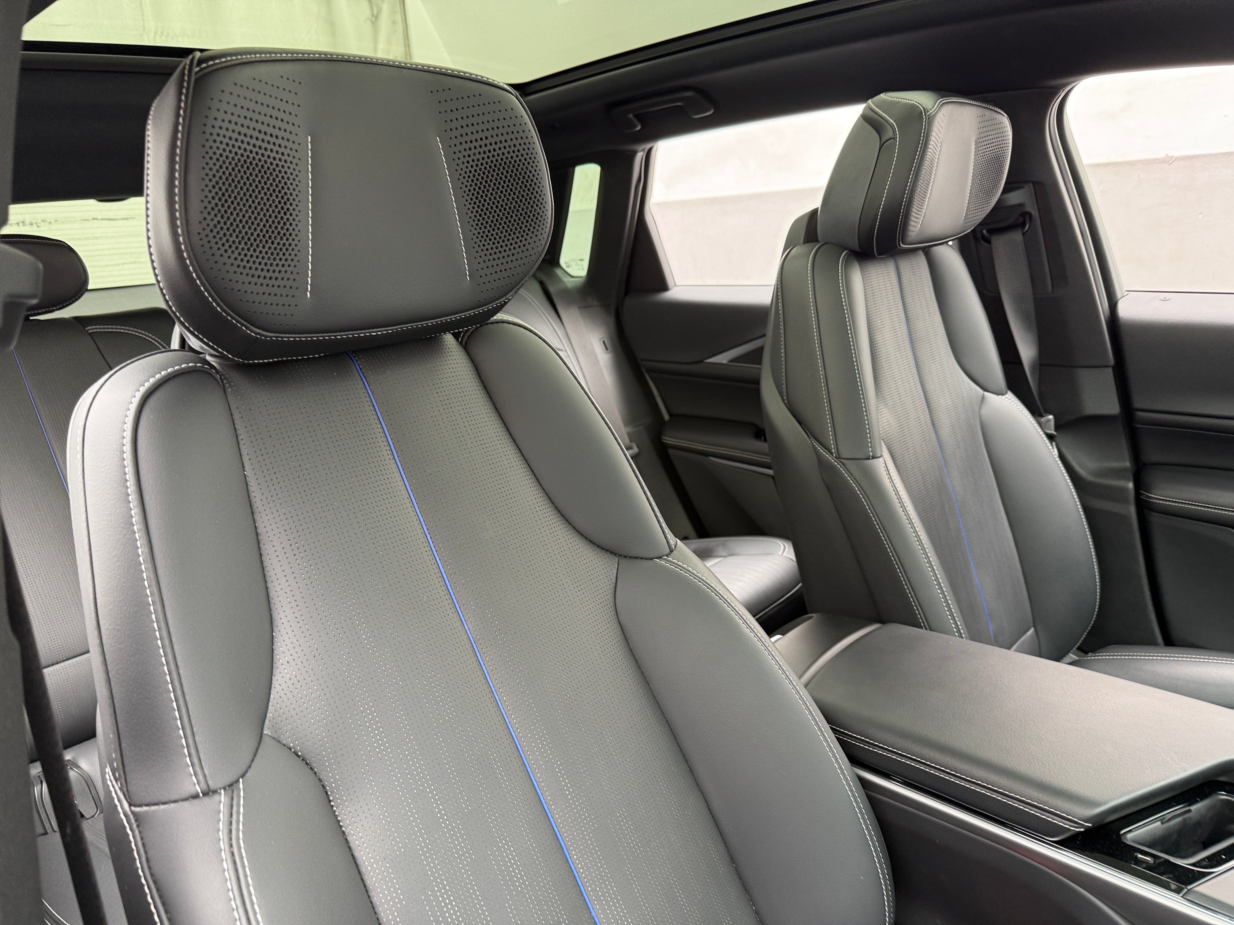 2024 Cadillac LYRIQ Luxury 3
