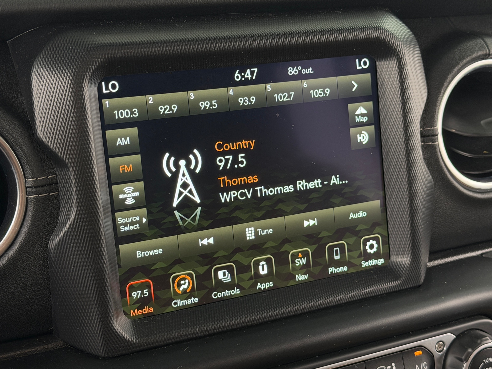Thumbnail: 2021 Jeep Gladiator - 3