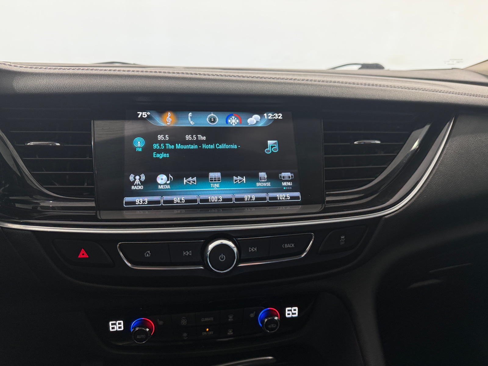 Thumbnail: 2018 Buick Regal - 3