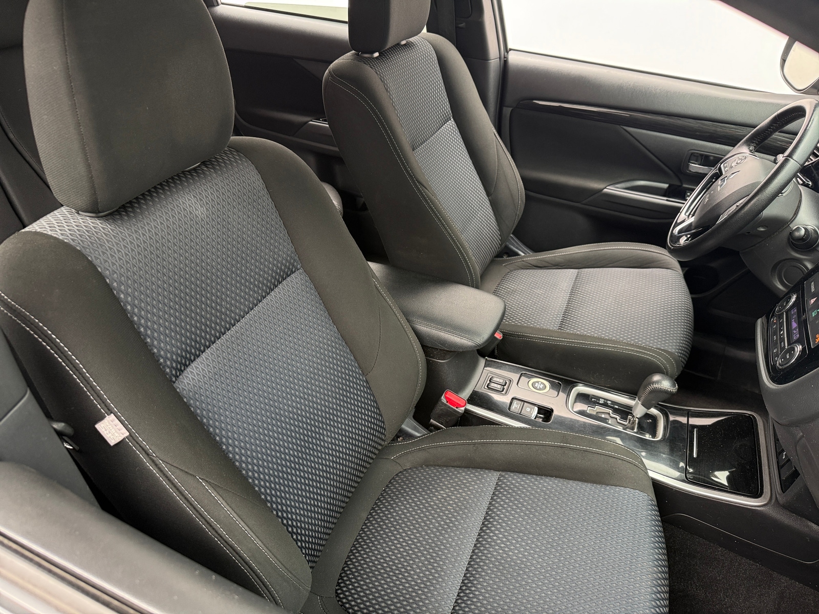 Thumbnail: 2018 Mitsubishi Outlander - 2