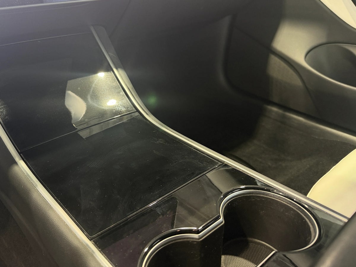 2019 Tesla Model 3 Long Range All-Wheel Drive in Pearl White — photo 2
