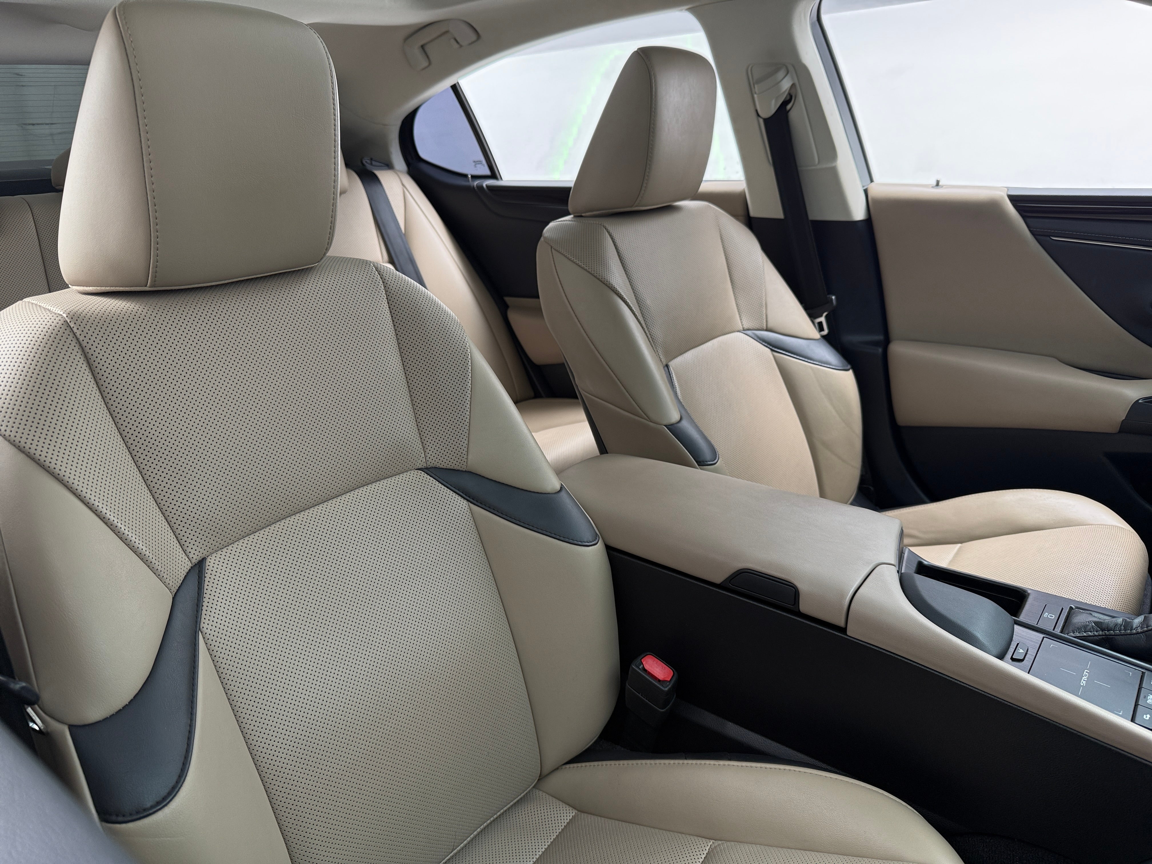 2019 Lexus ES