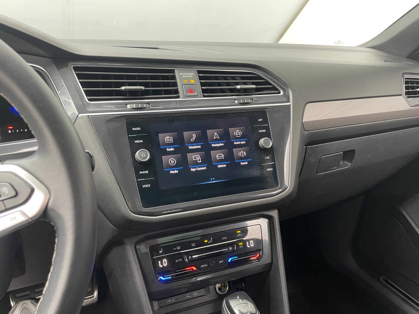 Thumbnail: 2023 Volkswagen Tiguan - 3
