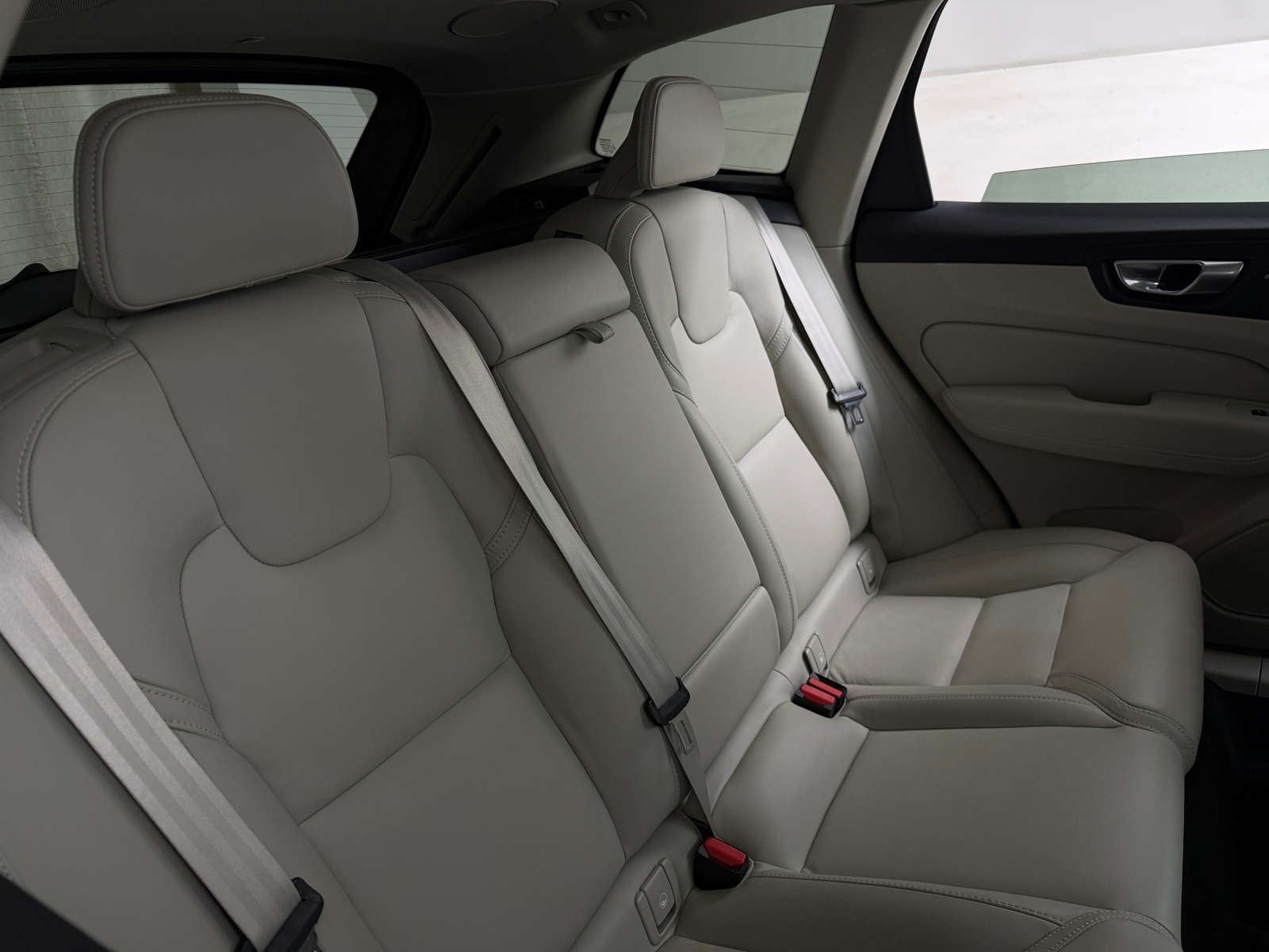 Thumbnail: 2022 Volvo XC60 - 5