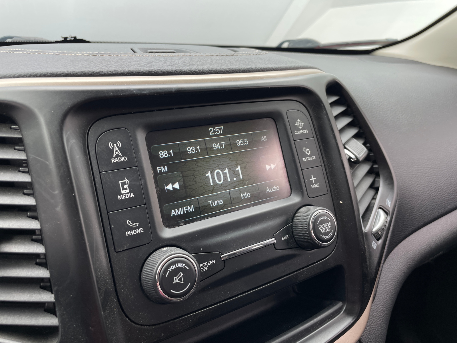 Thumbnail: 2015 Jeep Cherokee - 4