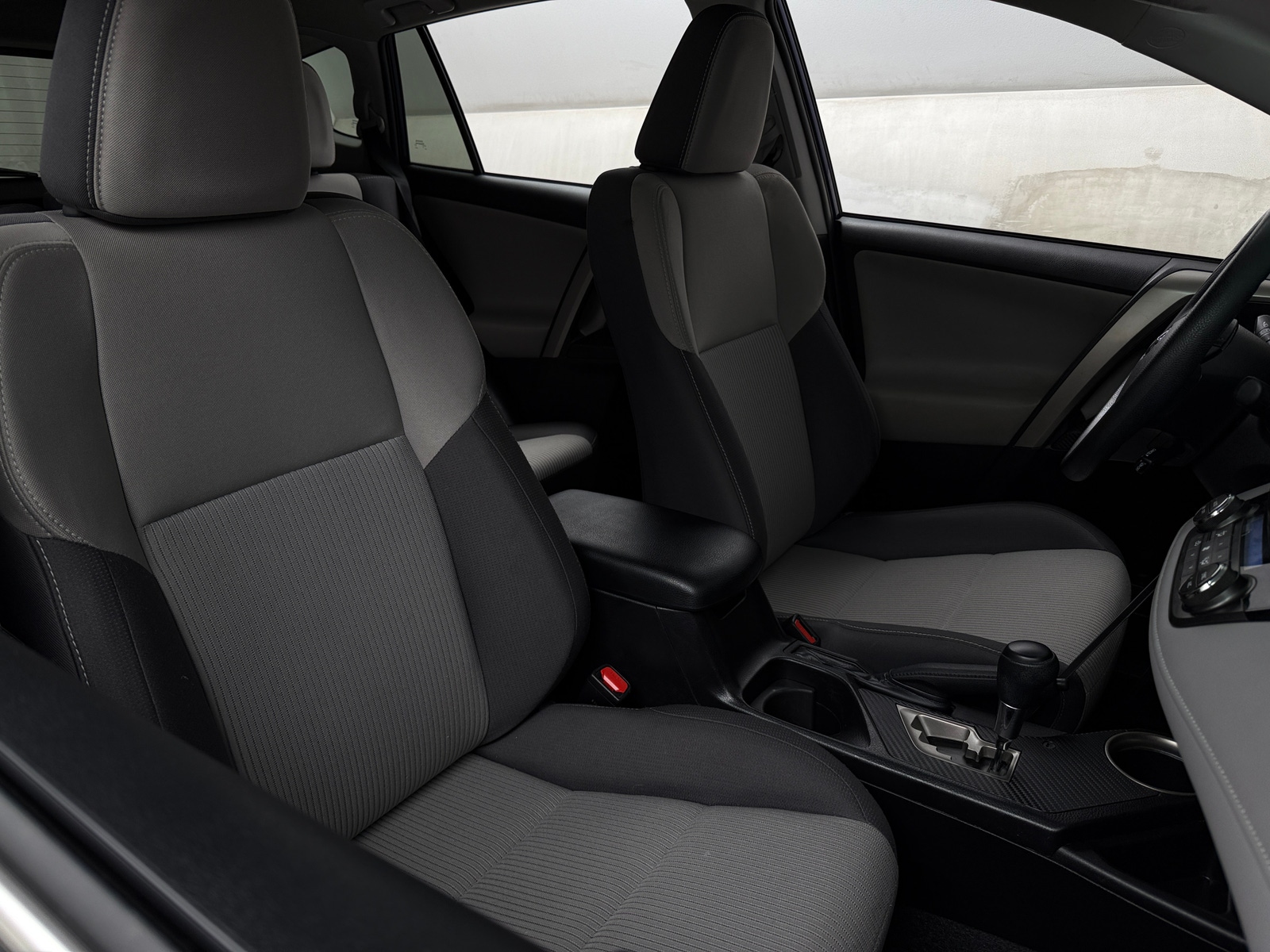 Thumbnail: 2015 Toyota RAV4 - 2