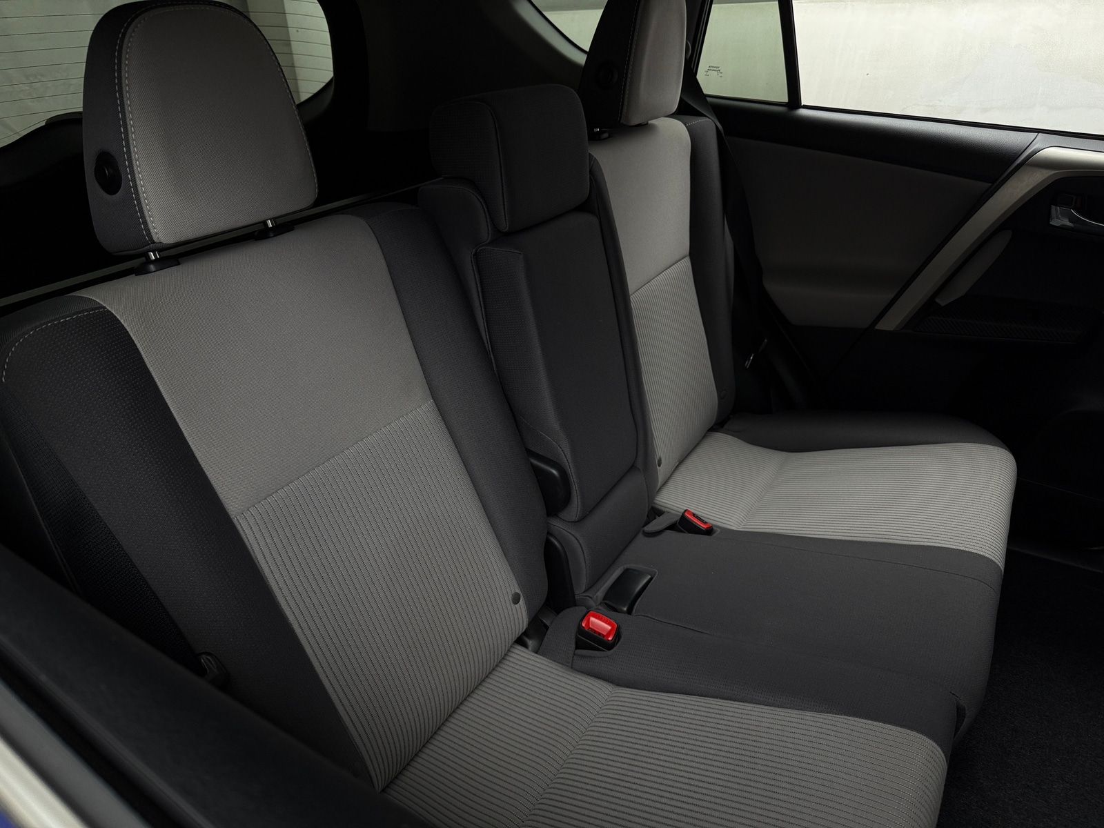 Thumbnail: 2015 Toyota RAV4 - 6