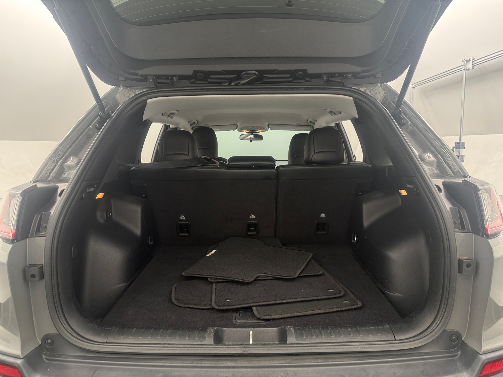 Thumbnail: 2019 Jeep Cherokee - 7
