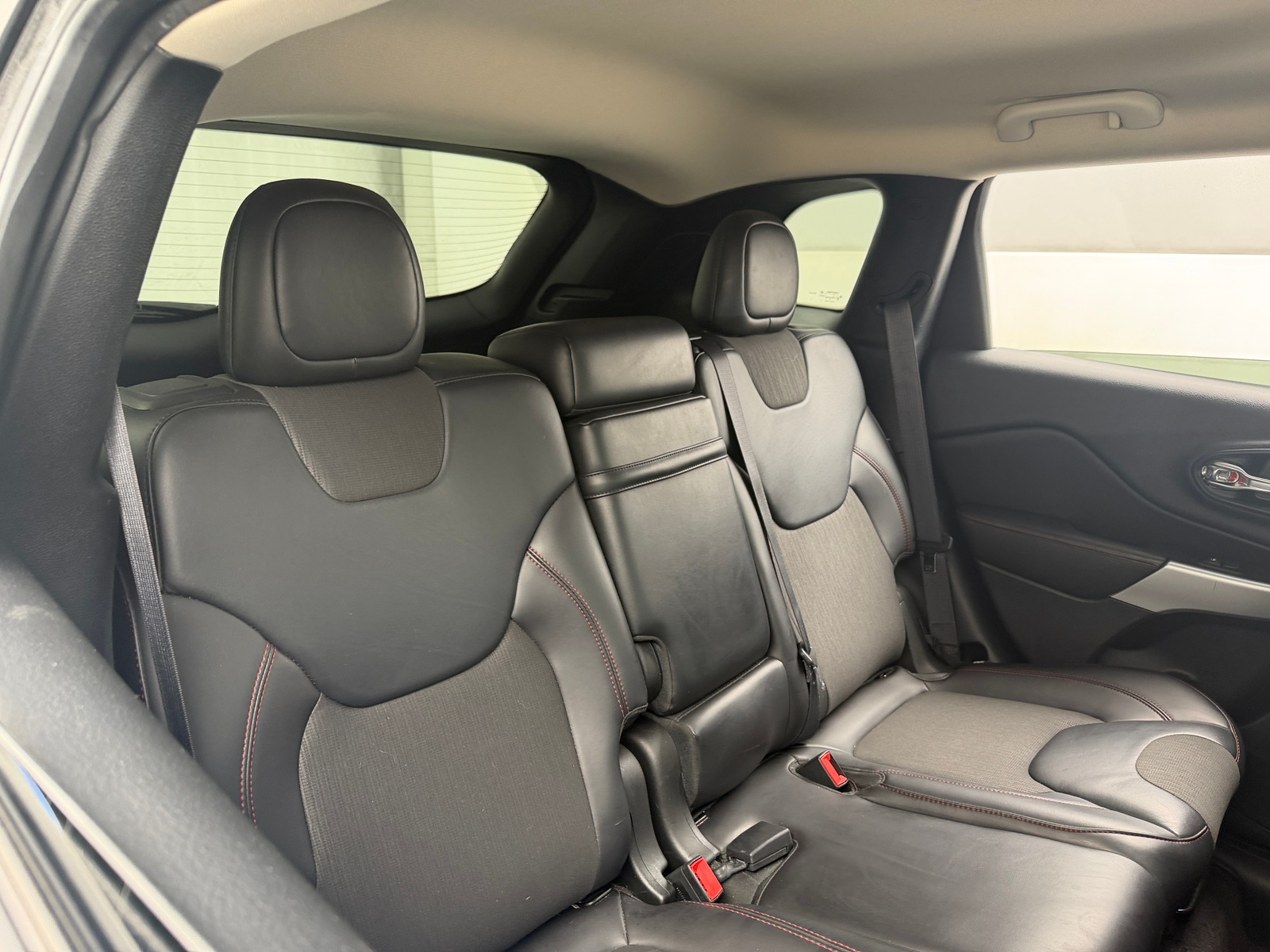 Thumbnail: 2017 Jeep Cherokee - 6