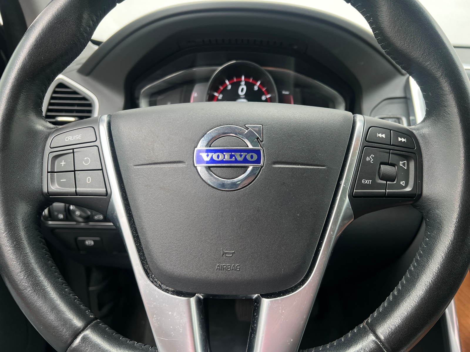 Thumbnail: 2017 Volvo XC60 - 4