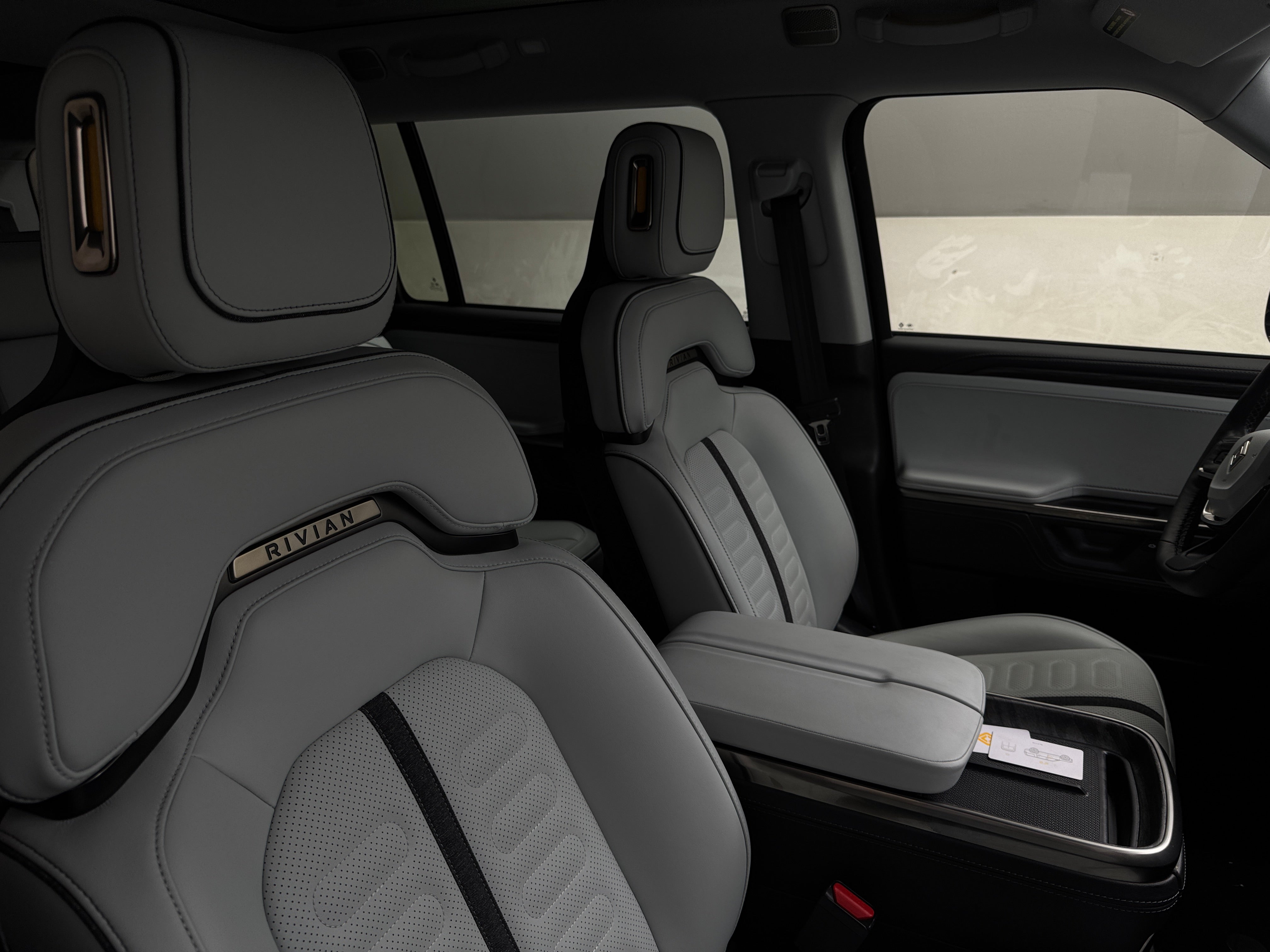 2026 Rivian R1S