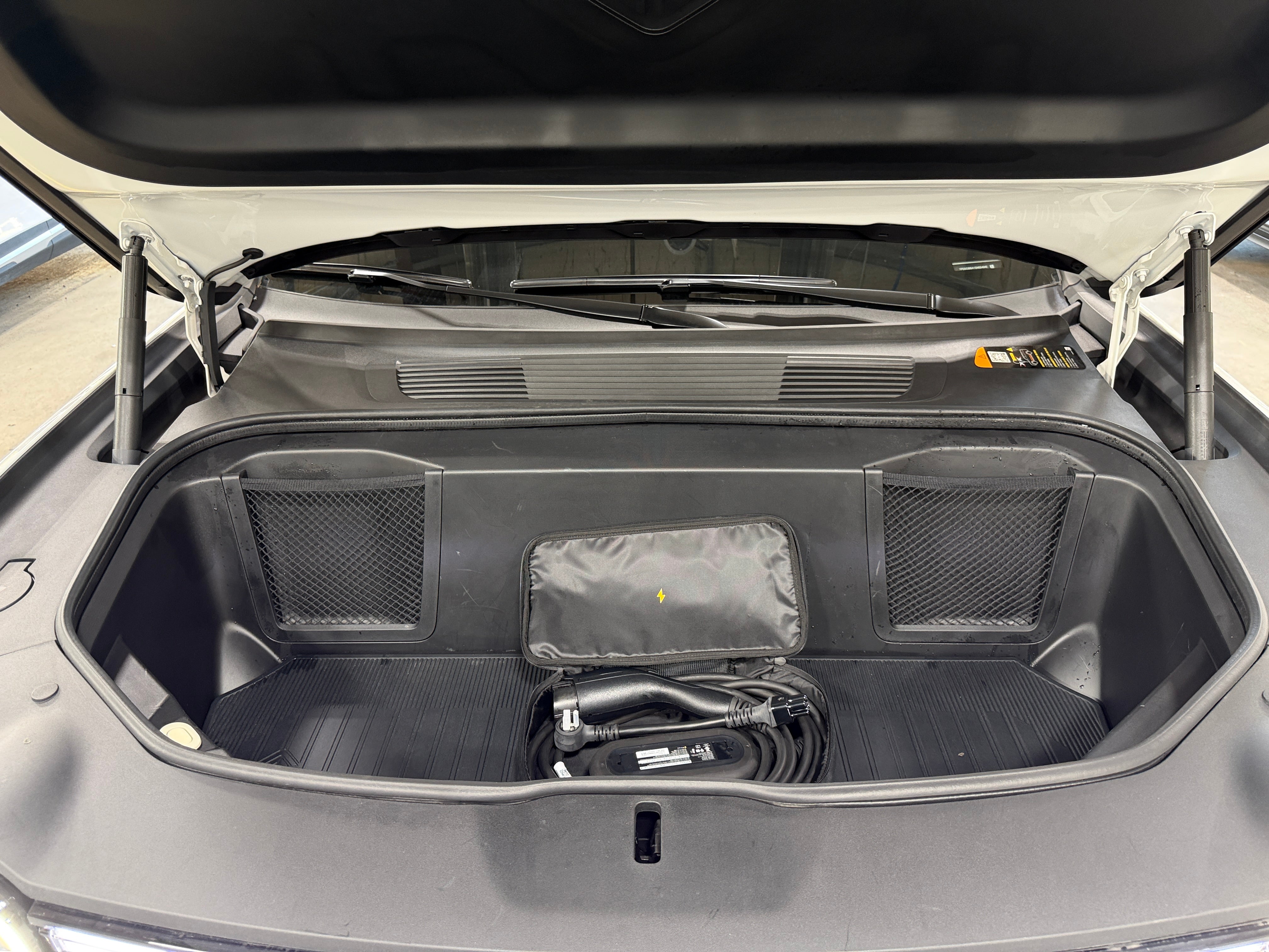 2025 Rivian R1S Adventure