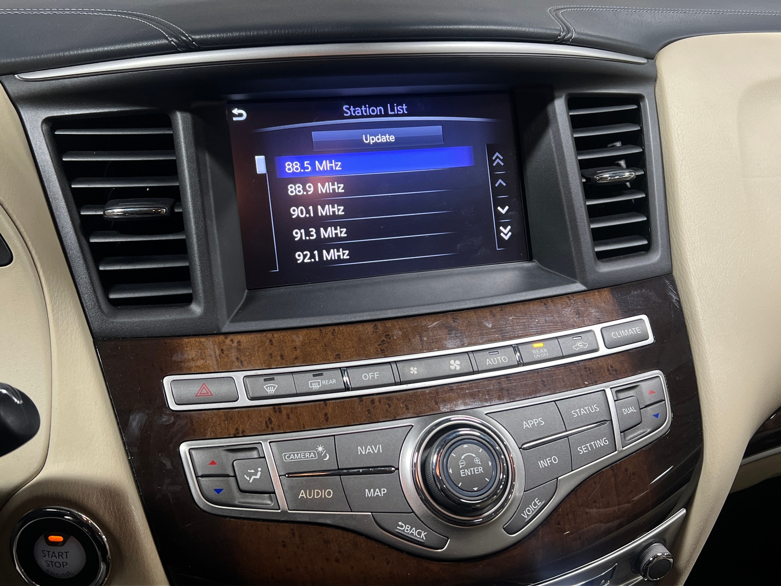 Thumbnail: 2017 INFINITI QX60 - 3