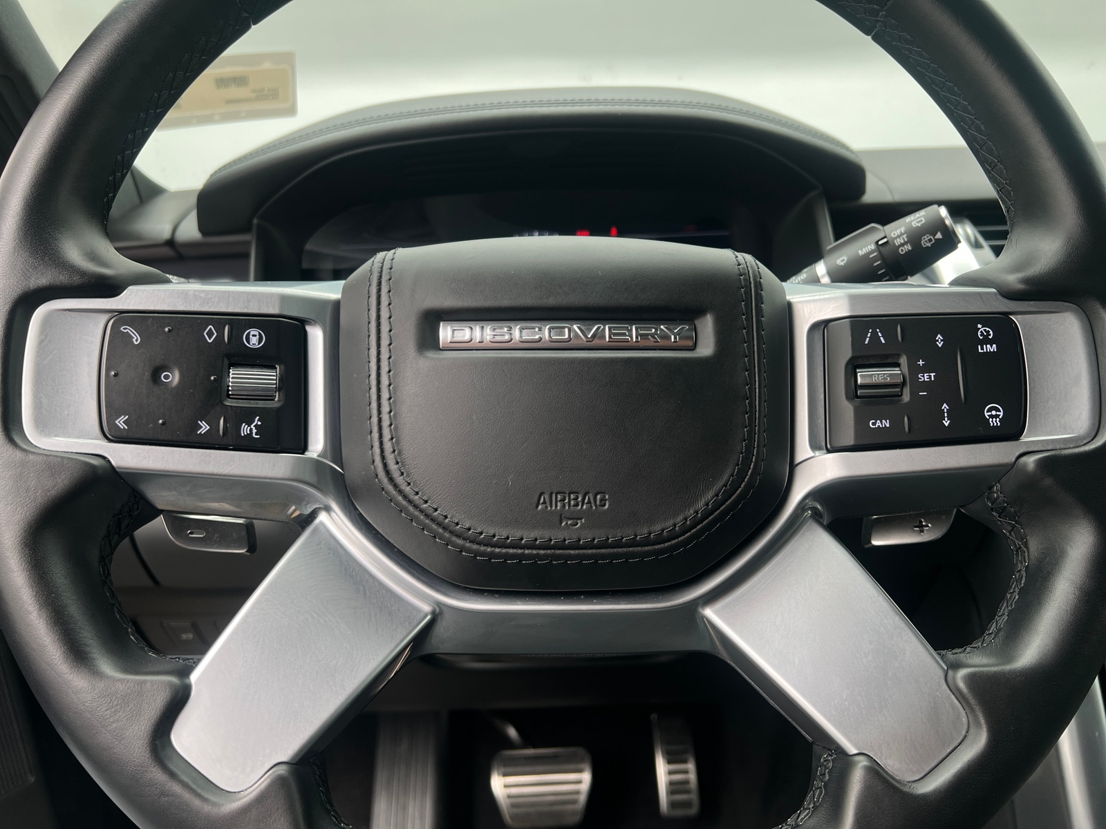 Thumbnail: 2025 Land Rover Discovery - 5