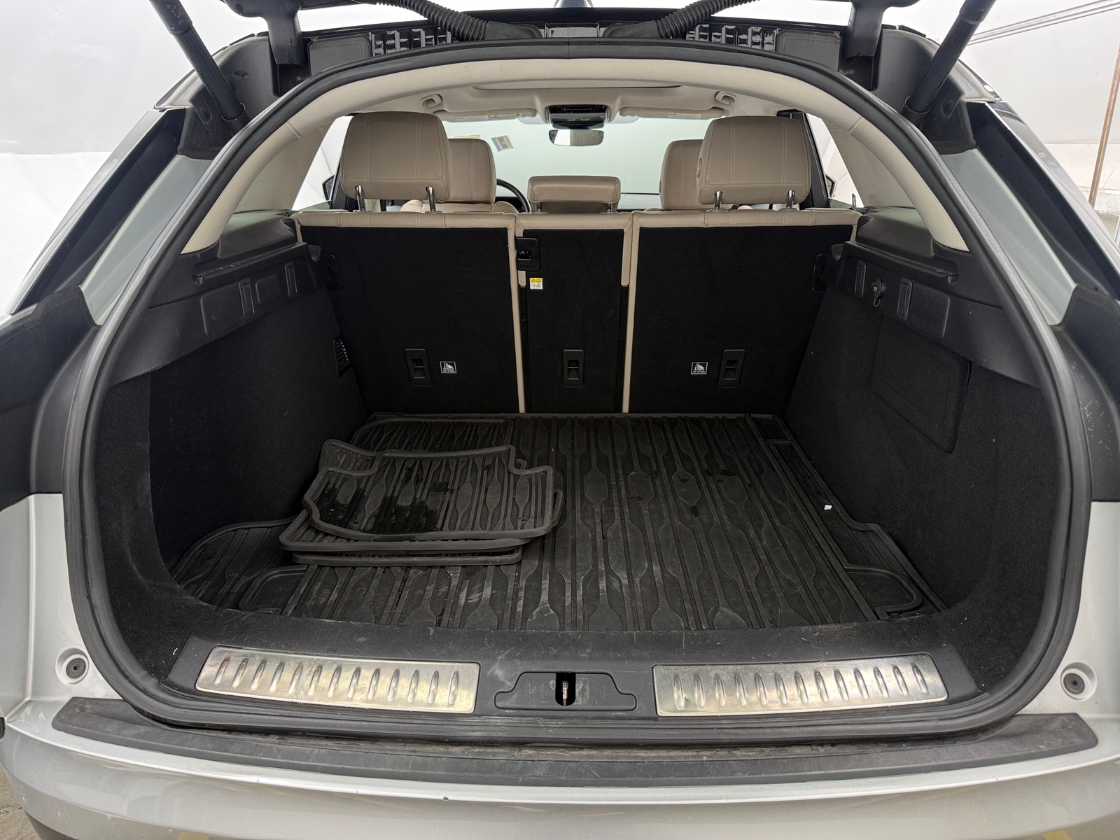 Thumbnail: 2020 Land Rover Range Rover Velar - 6