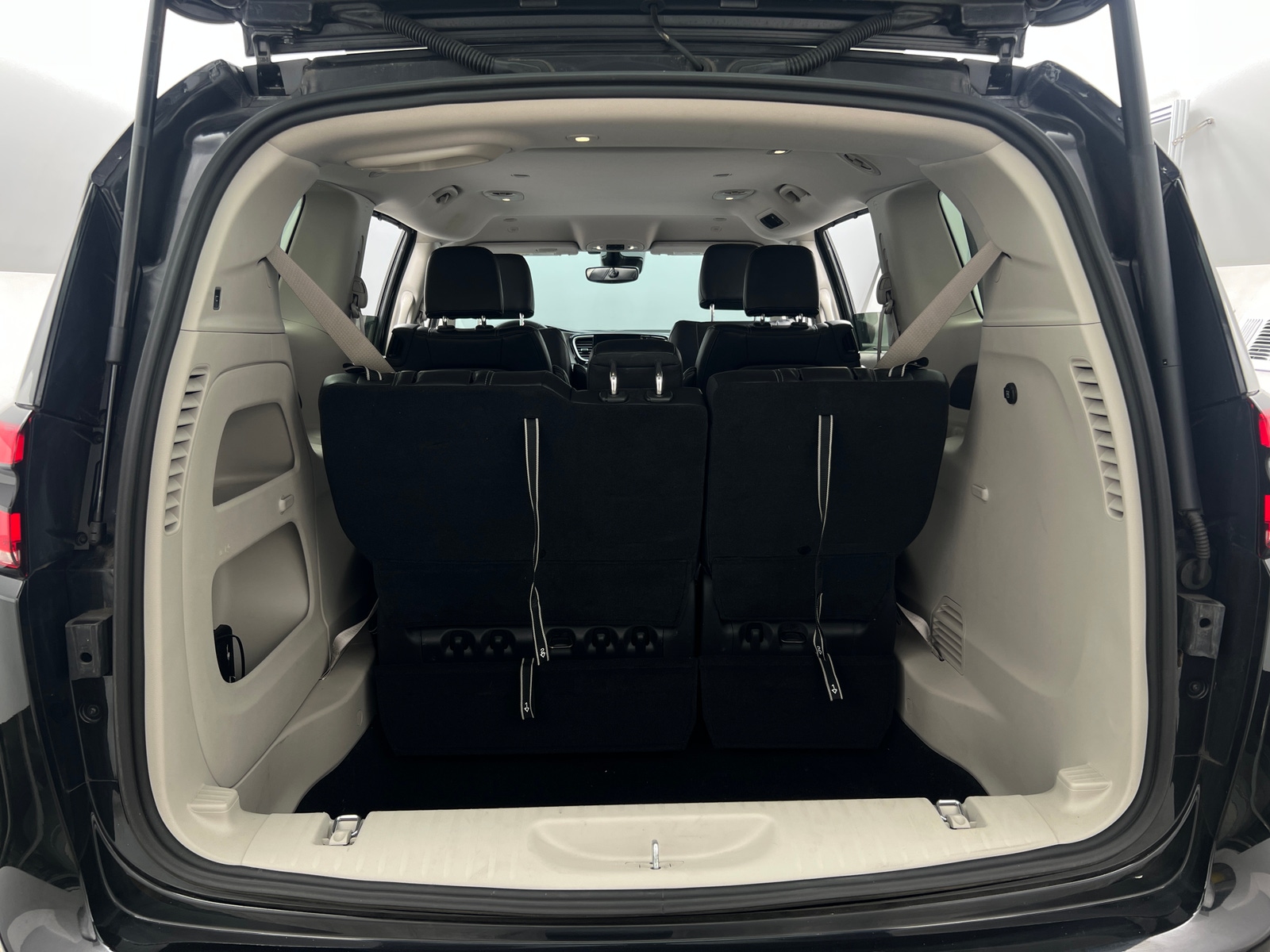 Thumbnail: 2022 Chrysler Pacifica - 6
