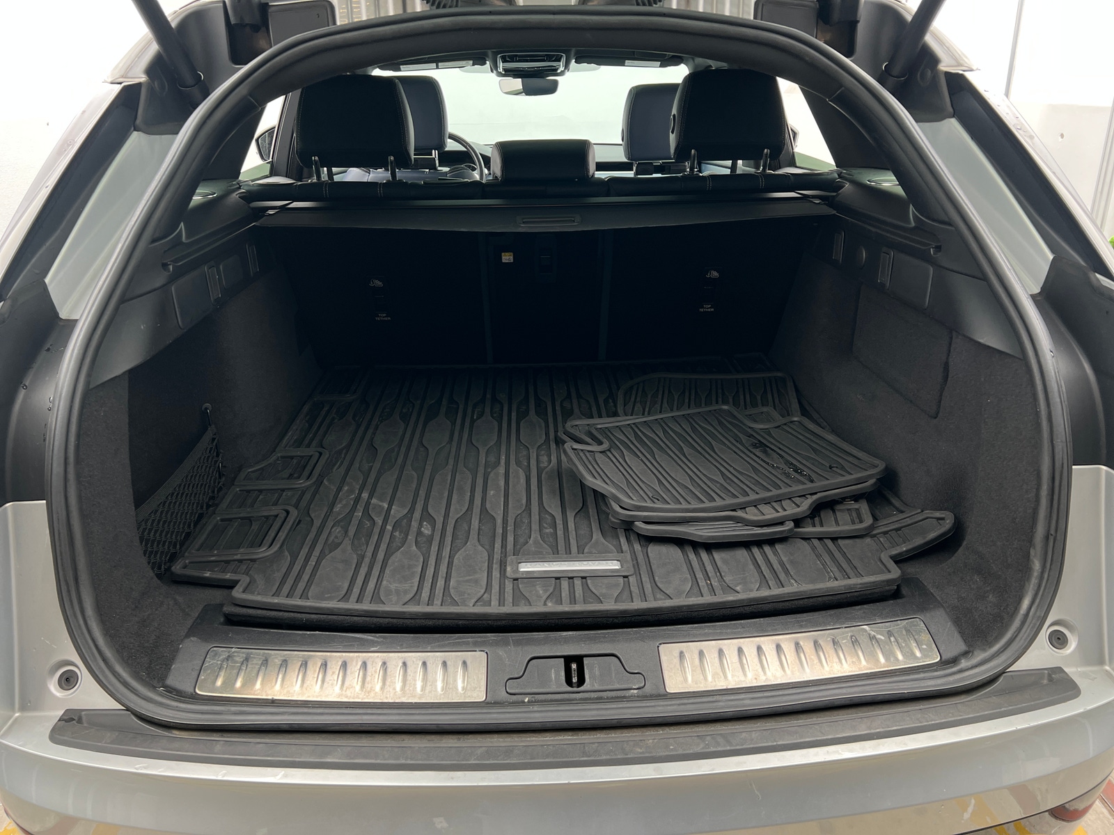 Thumbnail: 2023 Land Rover Range Rover Velar - 6