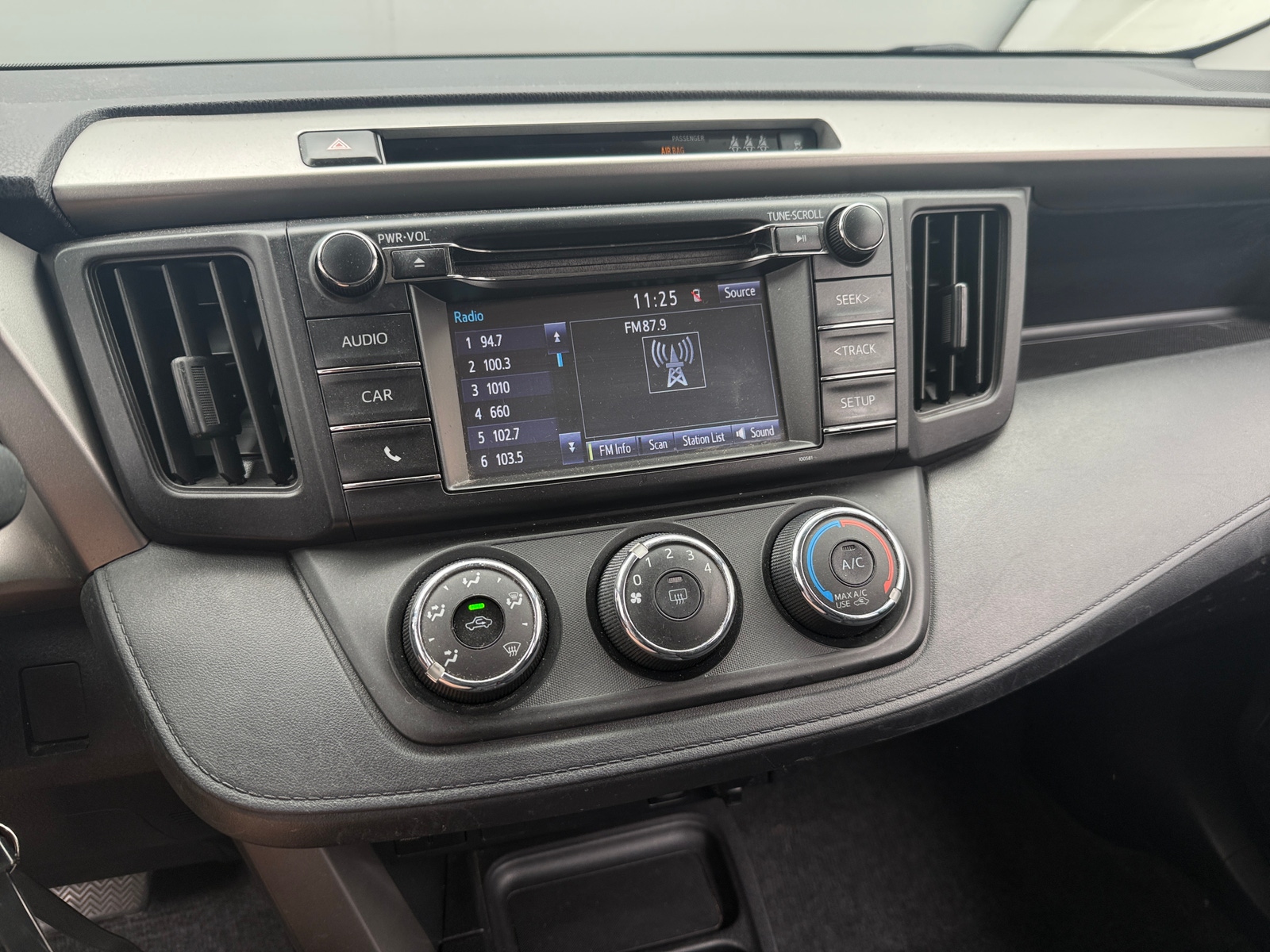 Thumbnail: 2017 Toyota RAV4 - 4