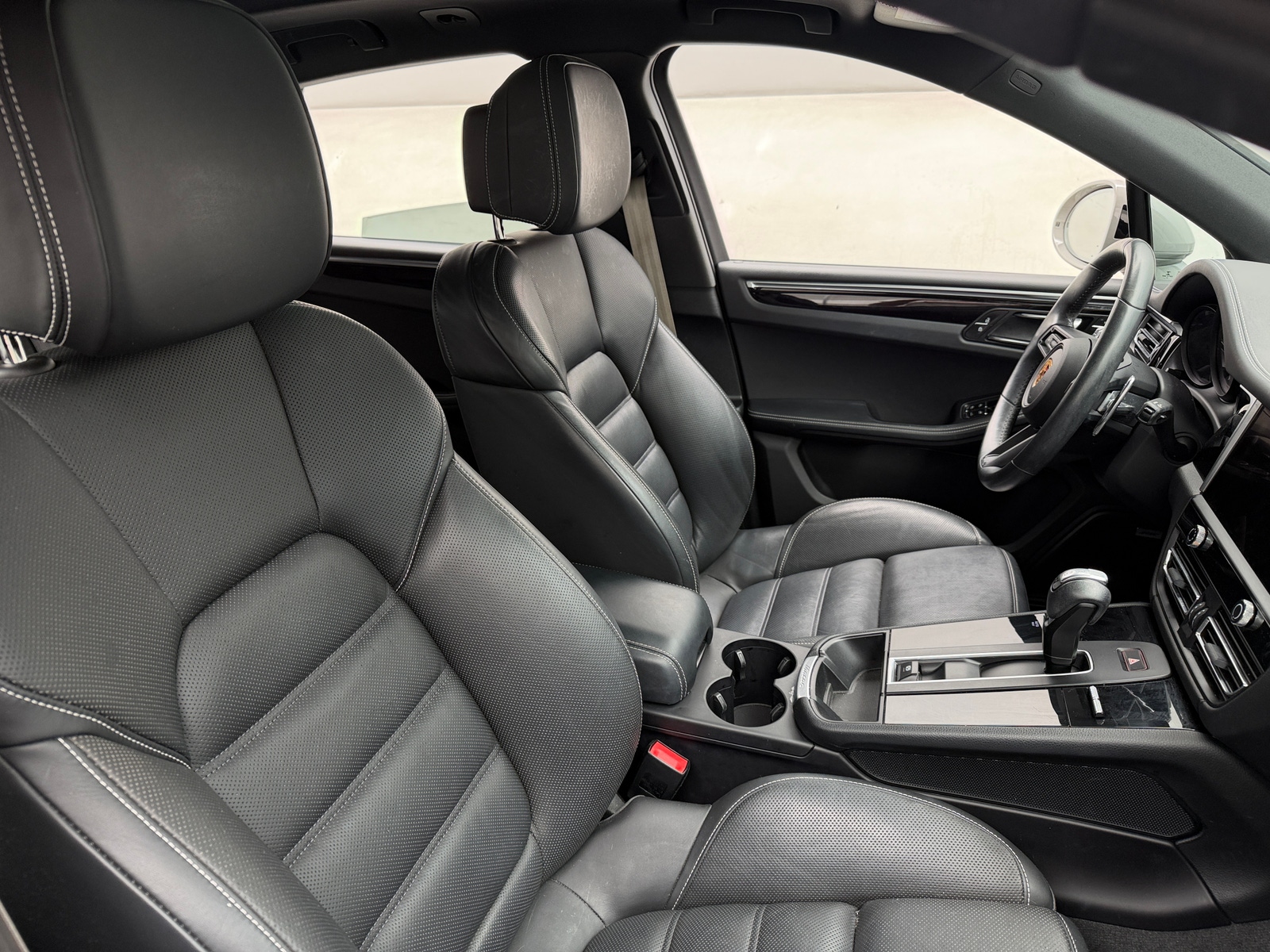 Thumbnail: 2022 Porsche Macan - 2