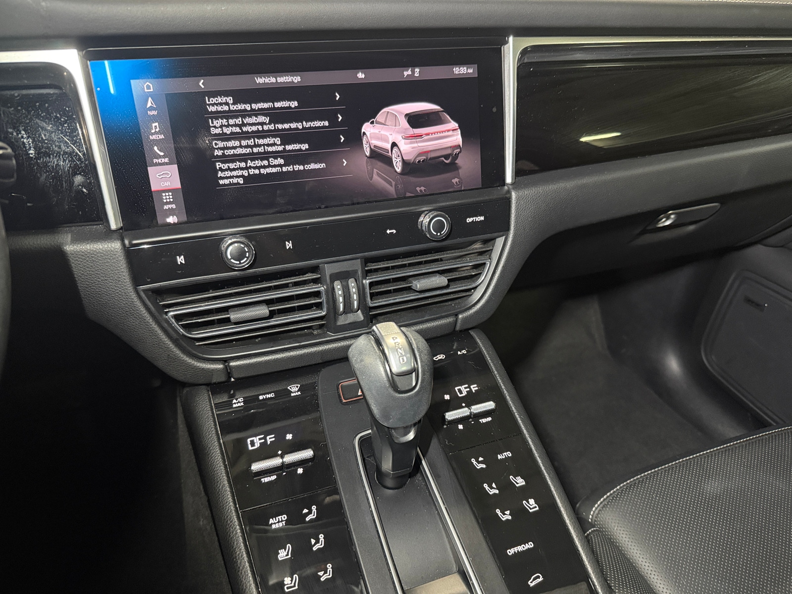 Thumbnail: 2022 Porsche Macan - 4