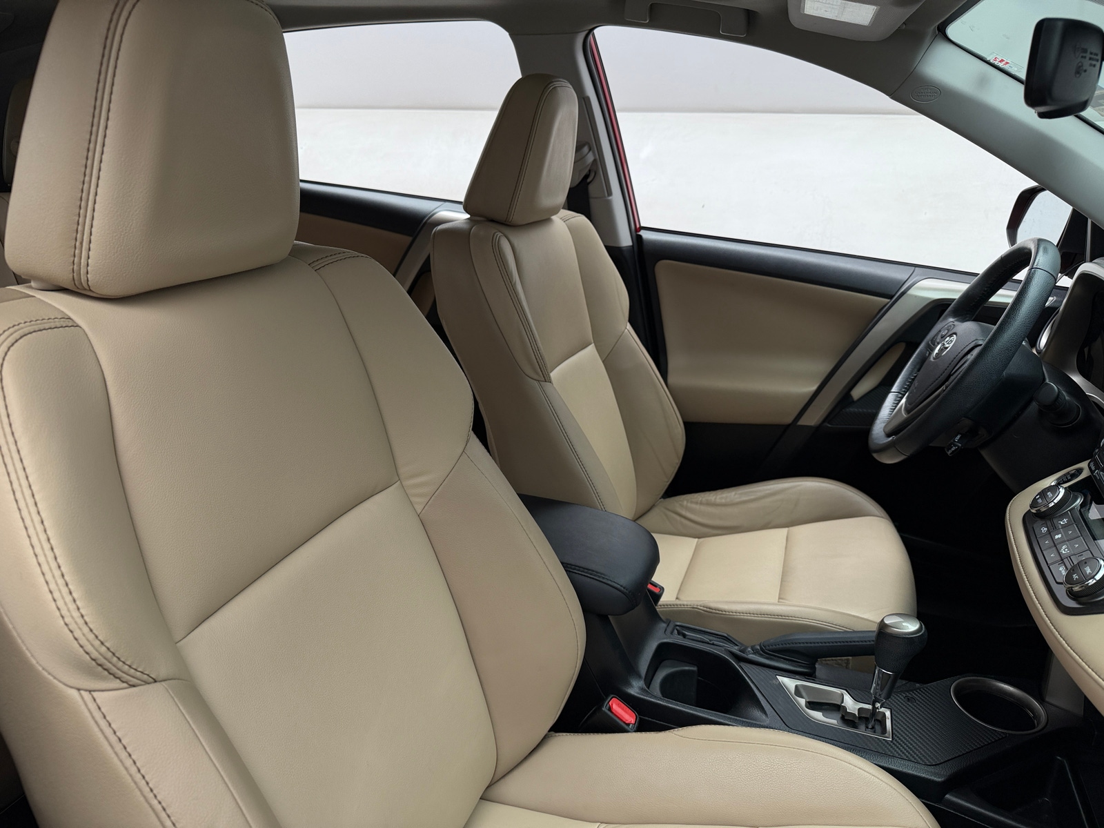 Thumbnail: 2015 Toyota RAV4 - 2