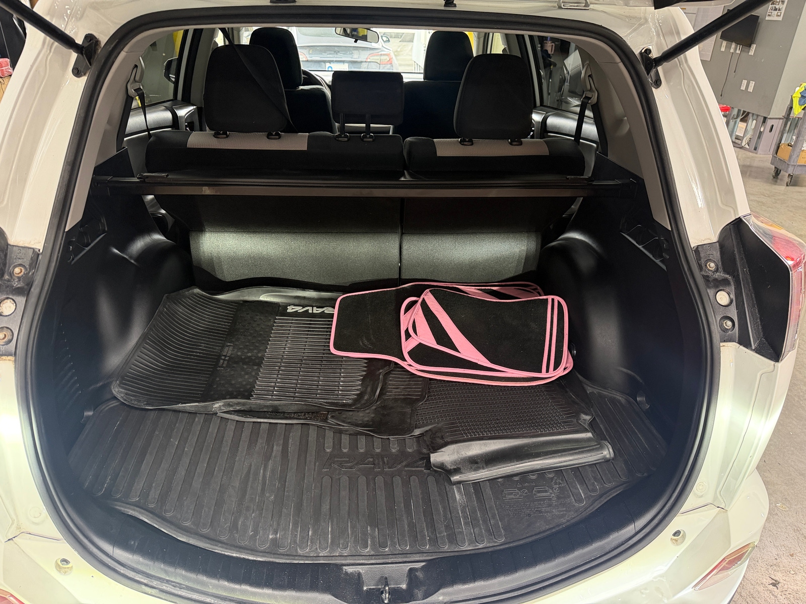 Thumbnail: 2018 Toyota RAV4 - 7